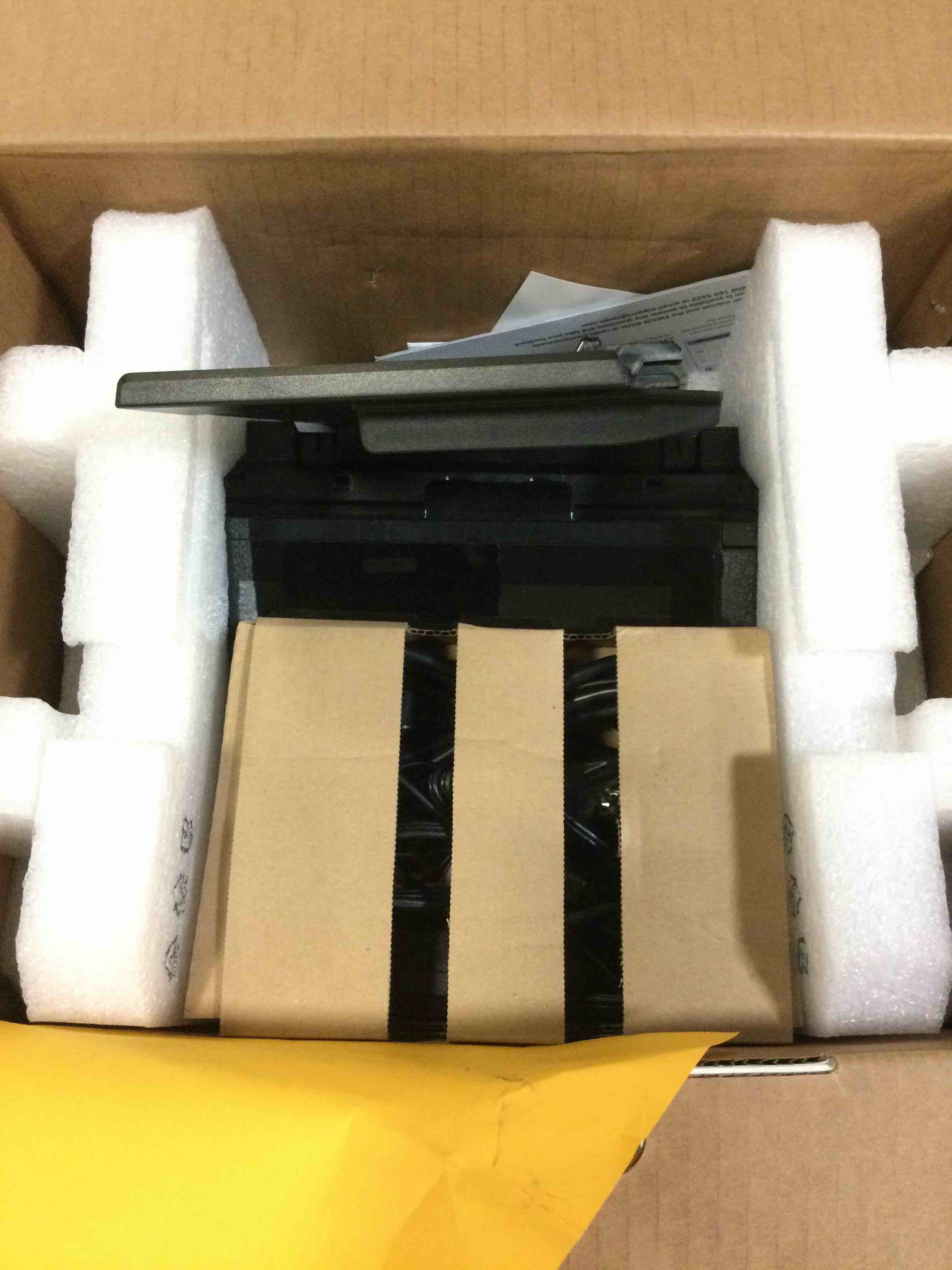 https://s3.amazonaws.com/lotting-images-prod/bidfta/BLU5439913_1698675953677.jpeg