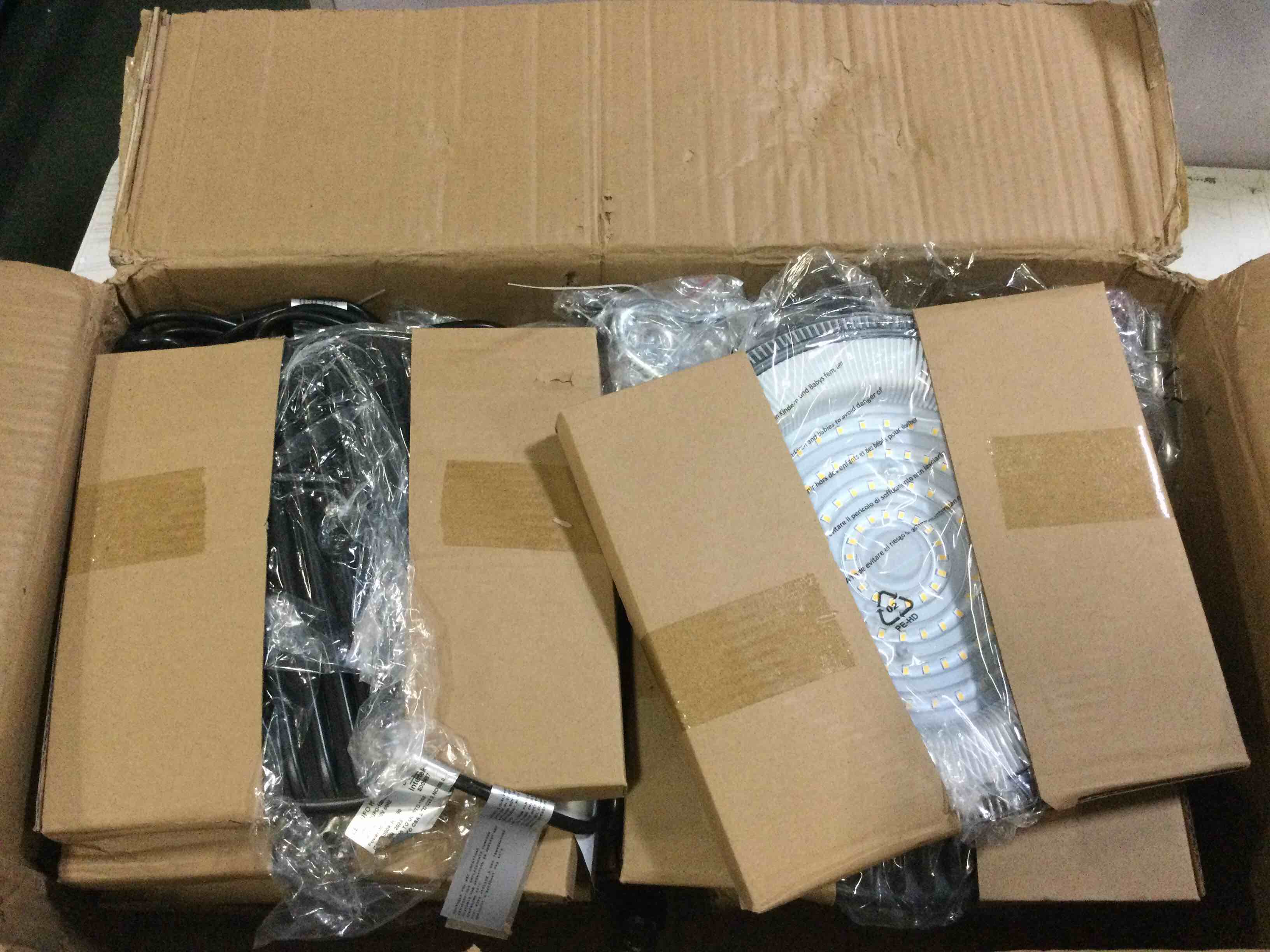 https://s3.amazonaws.com/lotting-images-prod/bidfta/BLU5440766_1699274692931.jpeg