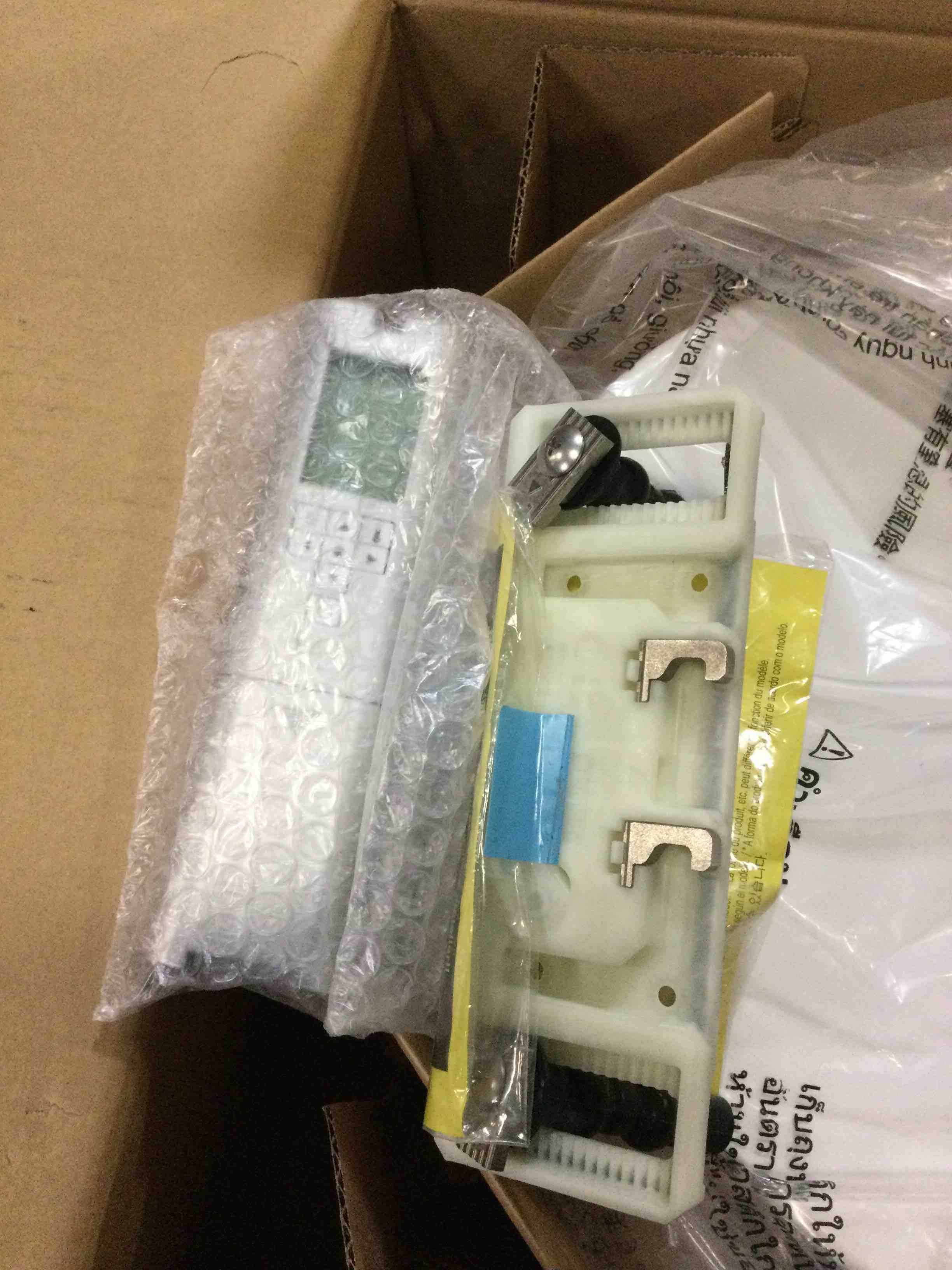 https://s3.amazonaws.com/lotting-images-prod/bidfta/BLU5441579_1699382769105.jpeg