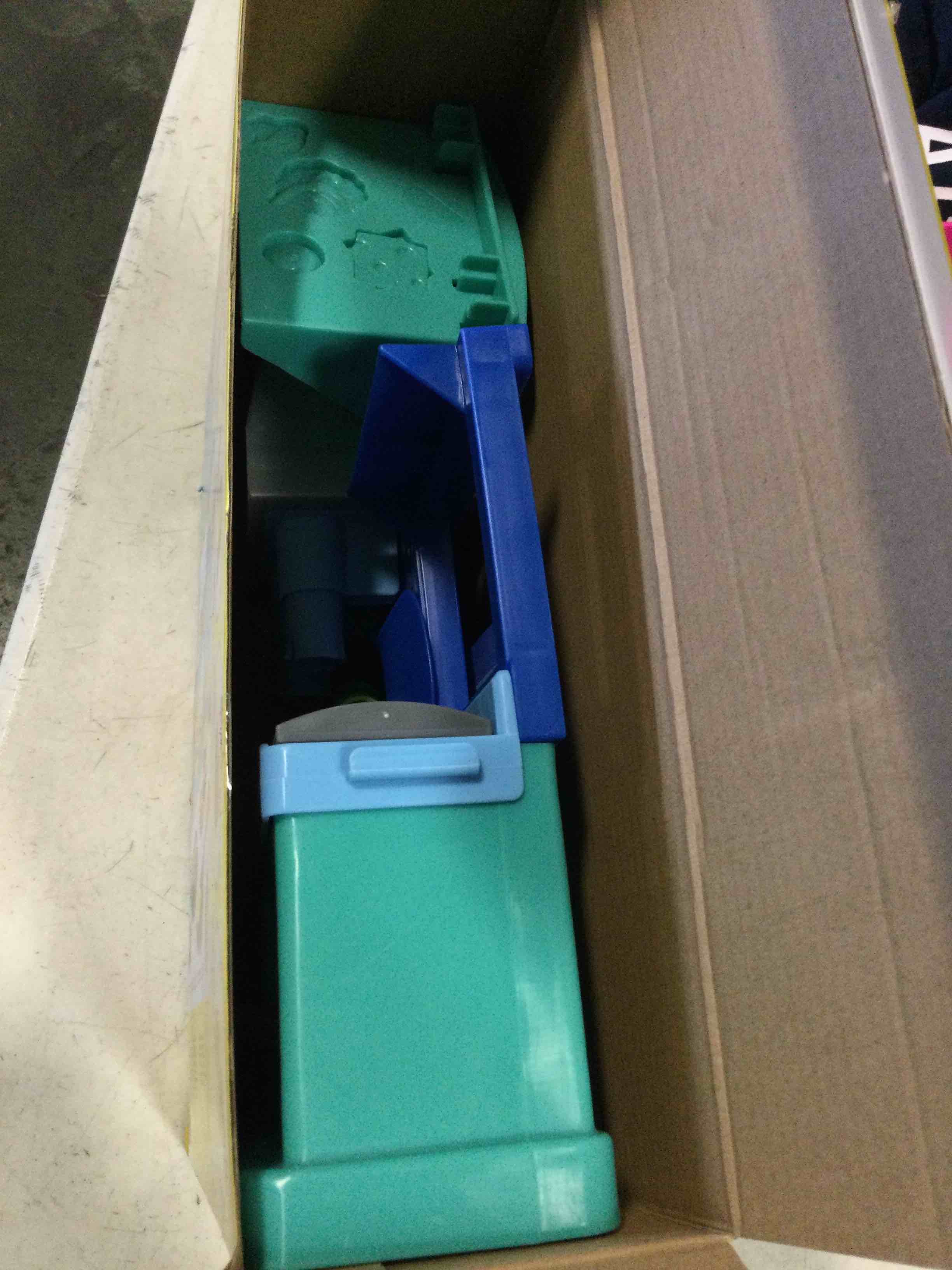 https://s3.amazonaws.com/lotting-images-prod/bidfta/BLU5441801_1699632063010.jpeg