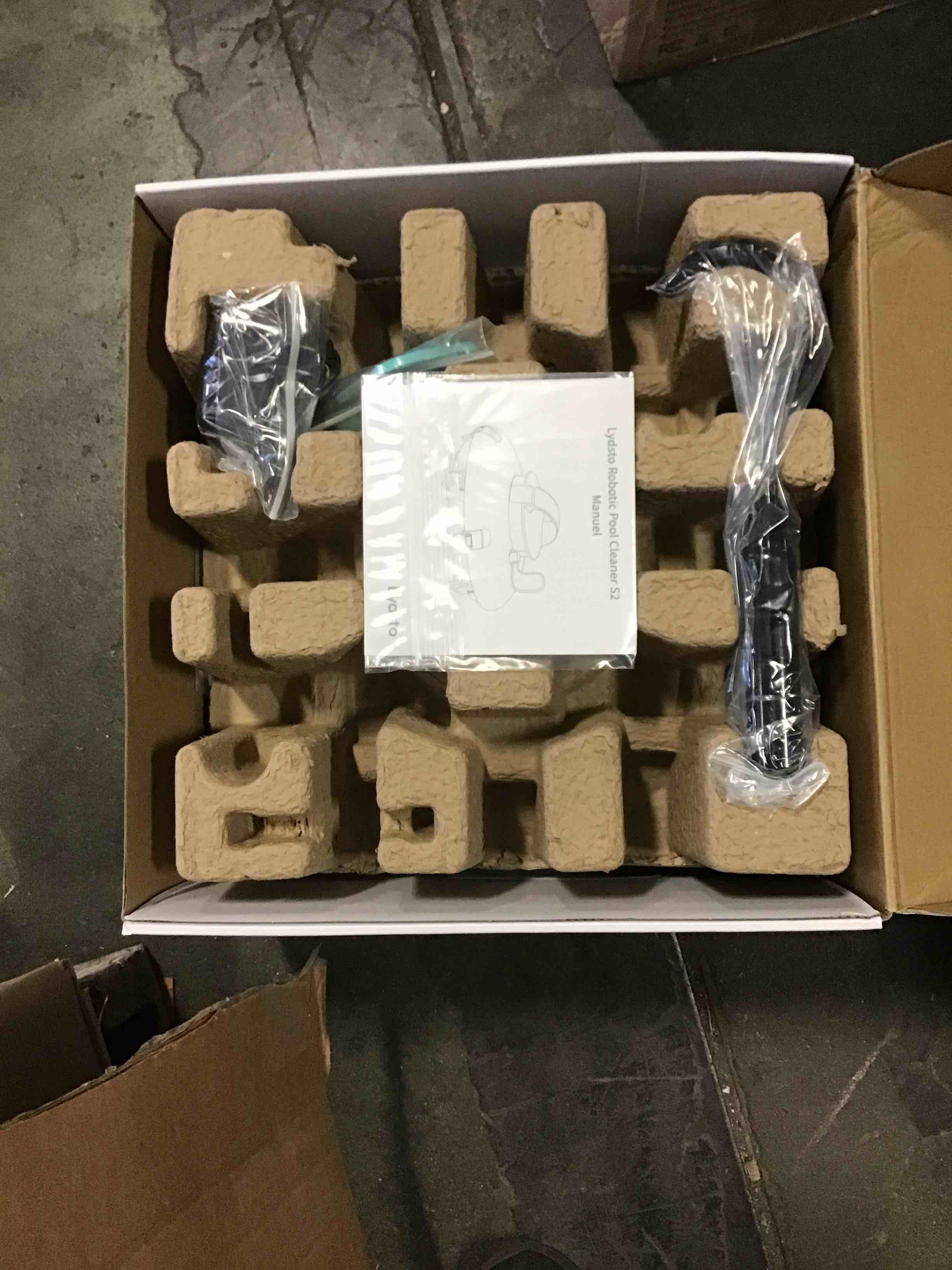 https://s3.amazonaws.com/lotting-images-prod/bidfta/BLU5441989_1699907514493.jpeg