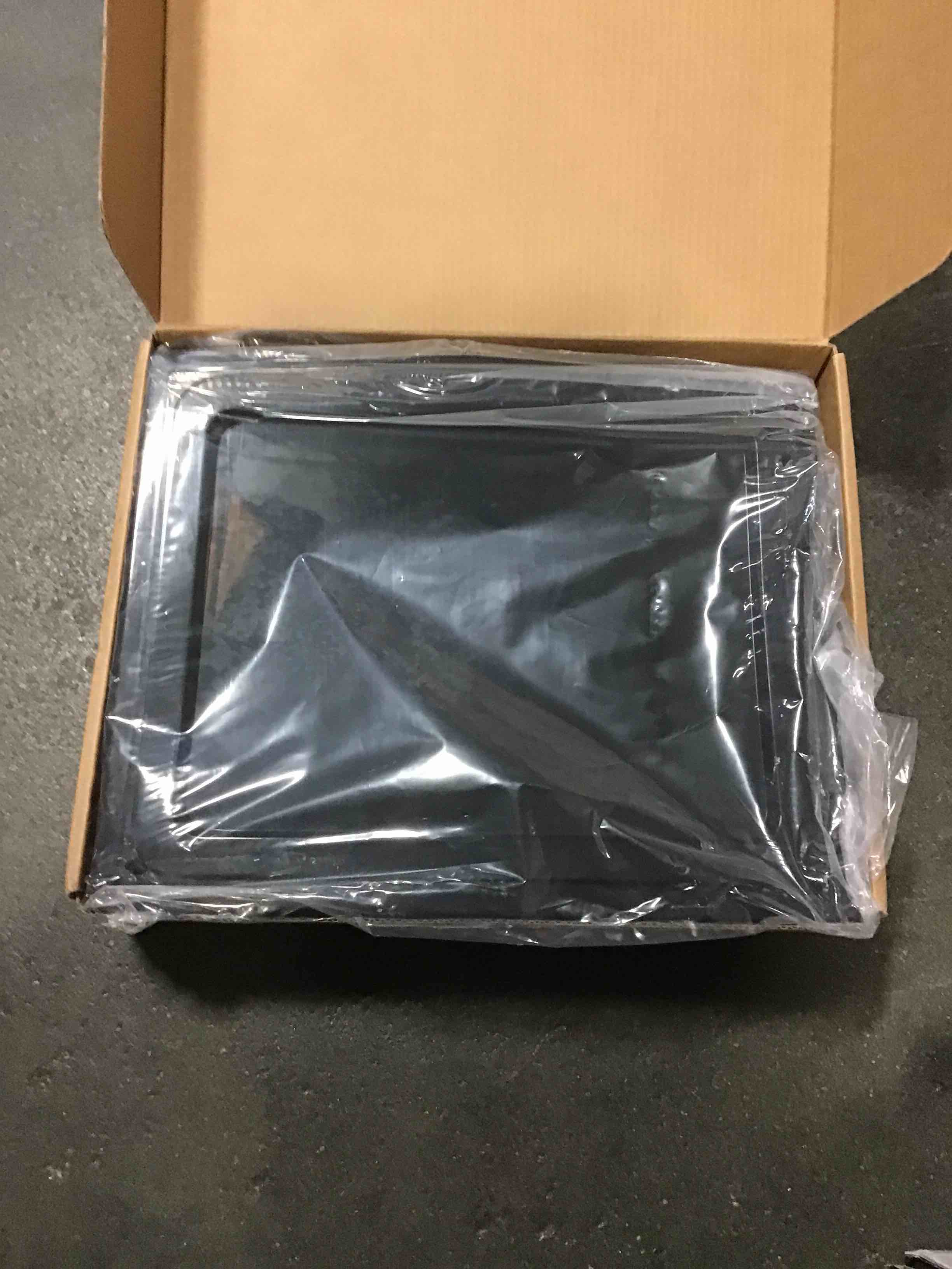 https://s3.amazonaws.com/lotting-images-prod/bidfta/BLU5442140_1700140758909.jpeg