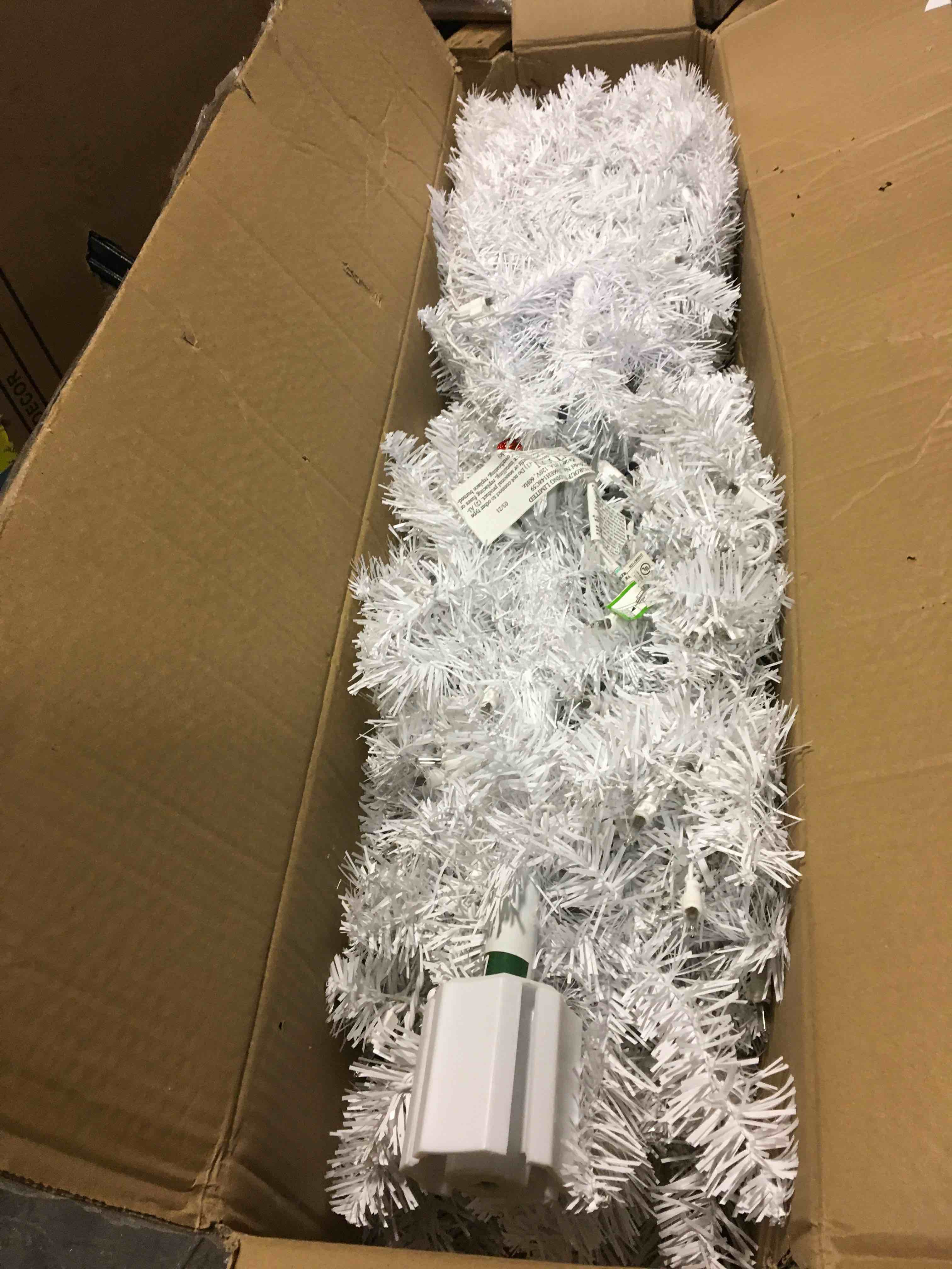 https://s3.amazonaws.com/lotting-images-prod/bidfta/BLU5442328_1700490990401.jpeg