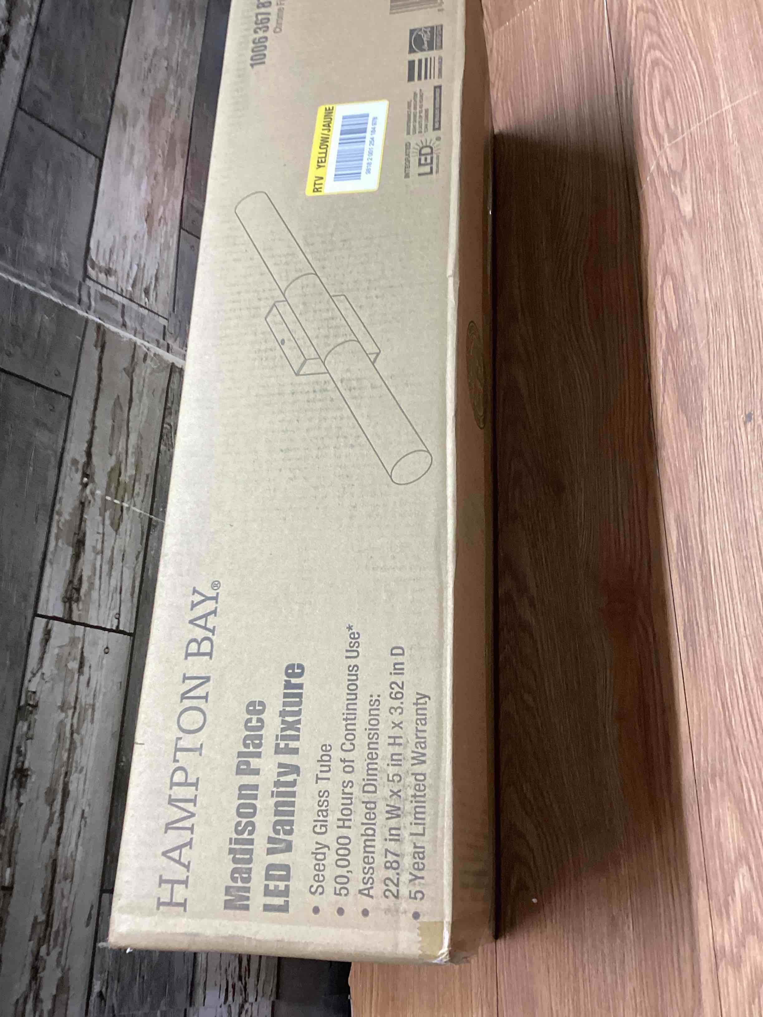 https://s3.amazonaws.com/lotting-images-prod/bidfta/BLU5444669_1701891567493.jpeg