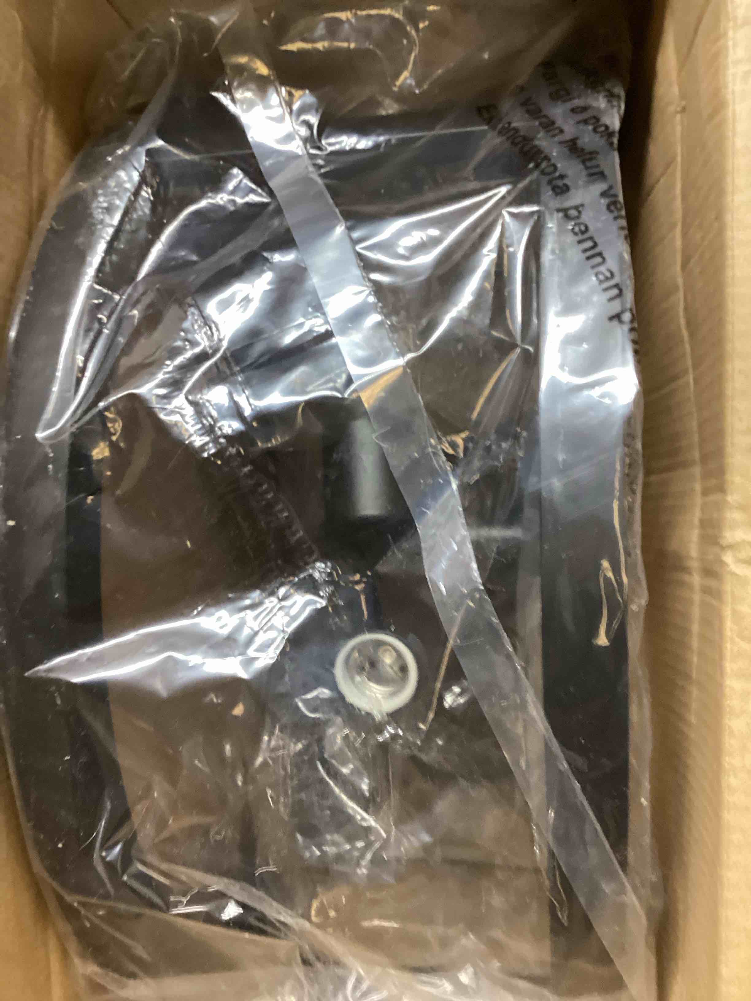 https://s3.amazonaws.com/lotting-images-prod/bidfta/BLU5444861_1702486099364.jpeg
