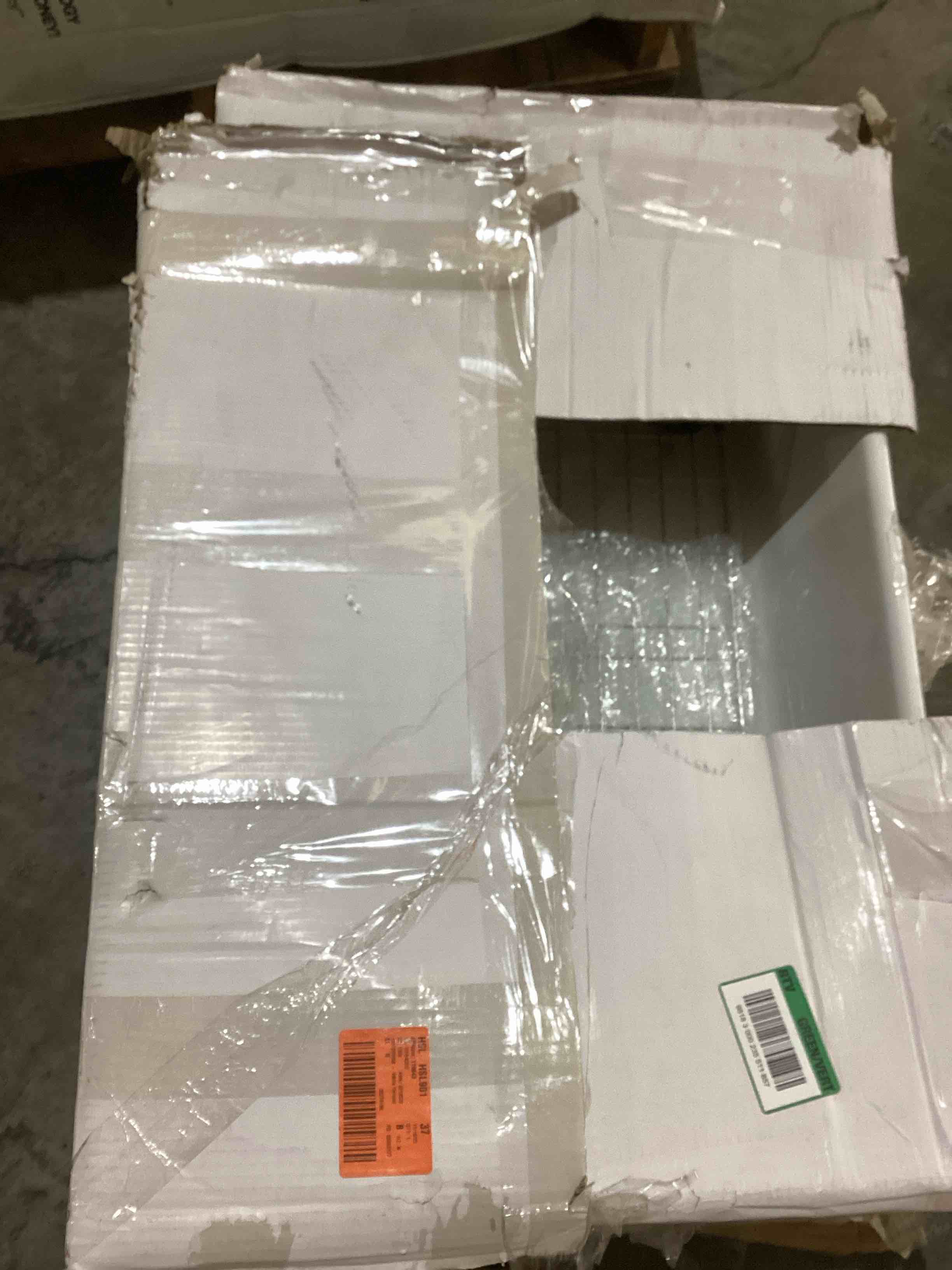 https://s3.amazonaws.com/lotting-images-prod/bidfta/BLU5444922_1702564733243.jpeg