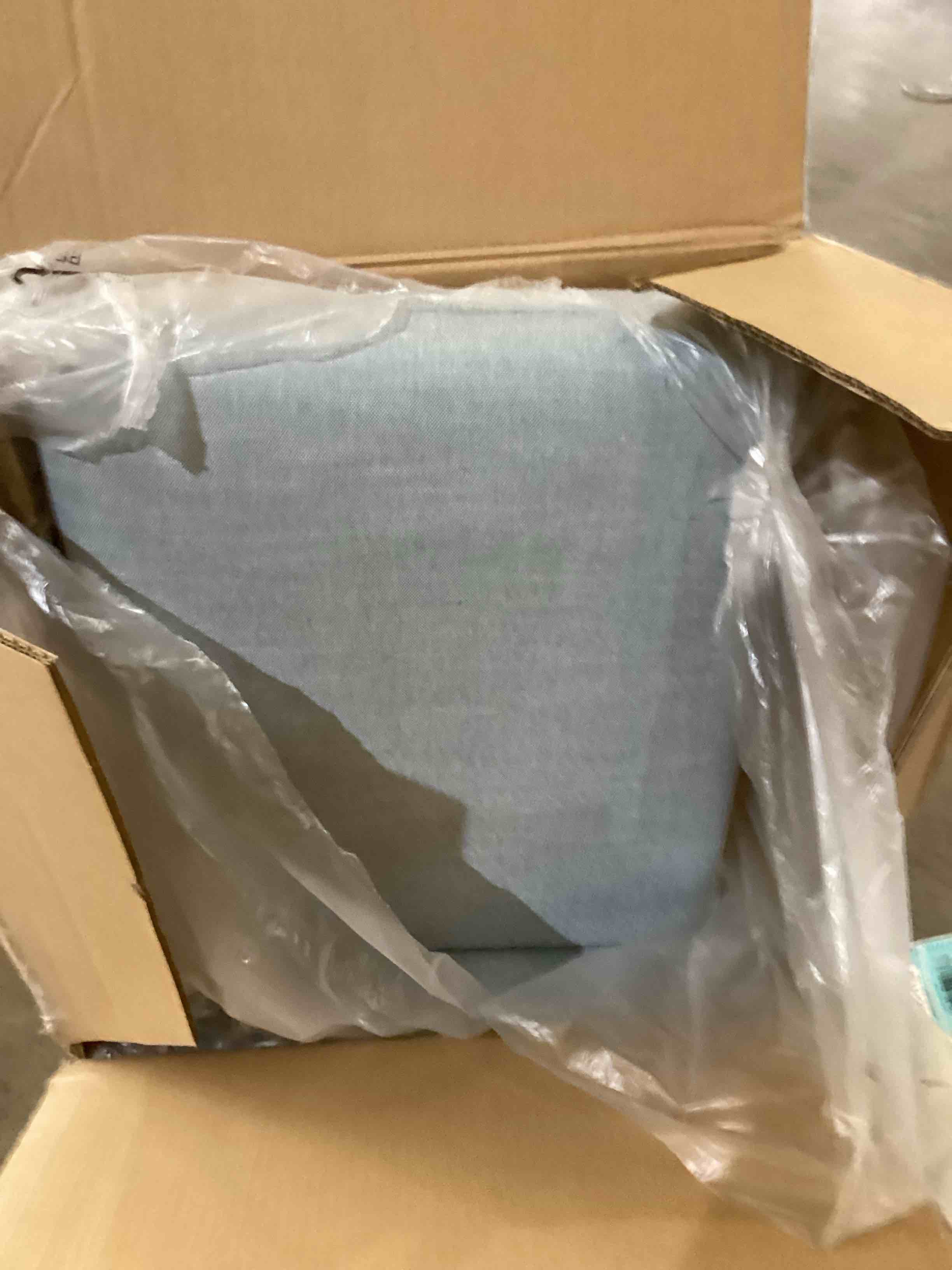 https://s3.amazonaws.com/lotting-images-prod/bidfta/BLU5447638_1713969405492.jpeg