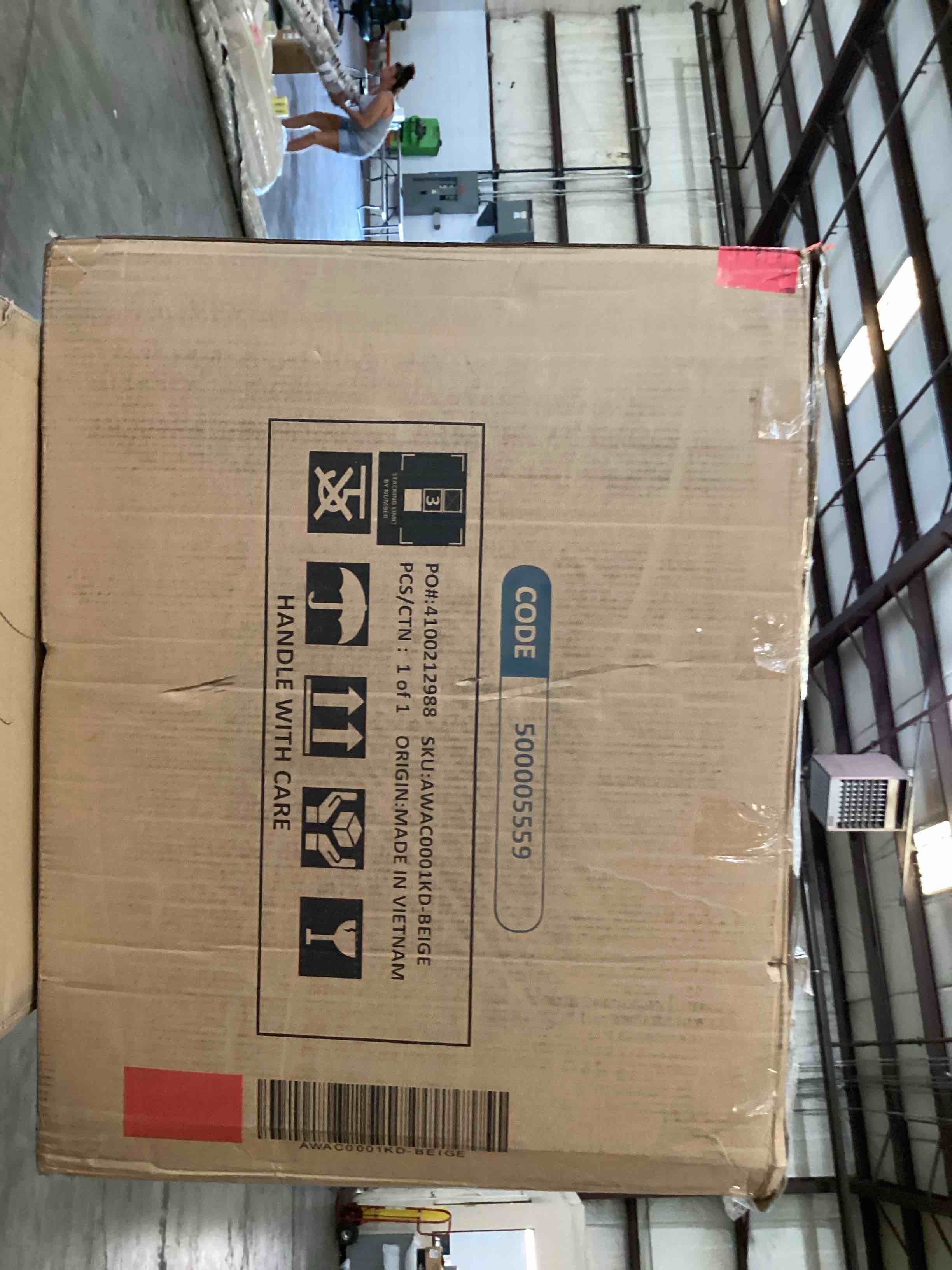 https://s3.amazonaws.com/lotting-images-prod/bidfta/BLU5448459_1720016873354.jpeg