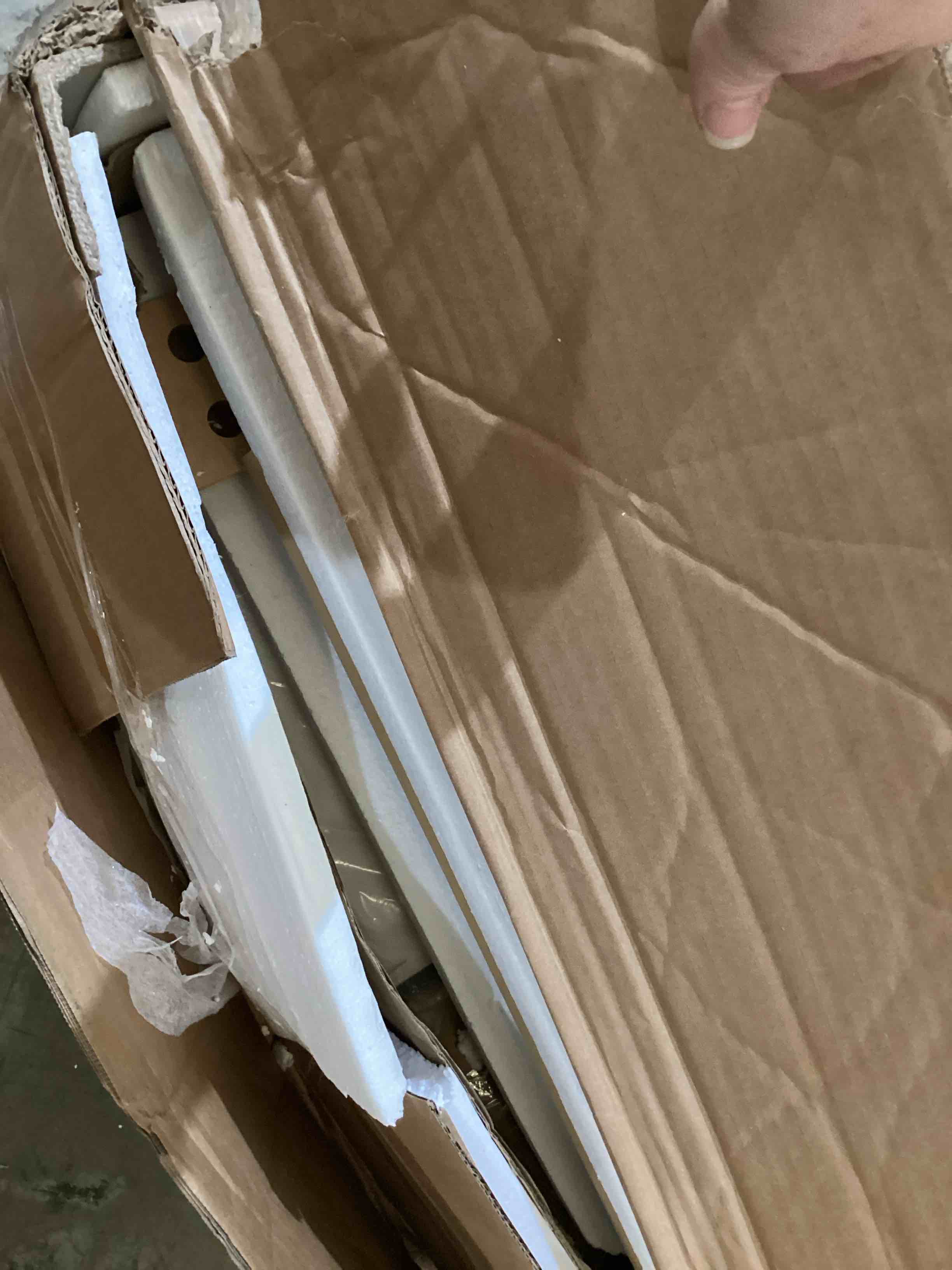 https://s3.amazonaws.com/lotting-images-prod/bidfta/BLU5448504_1720442412932.jpeg