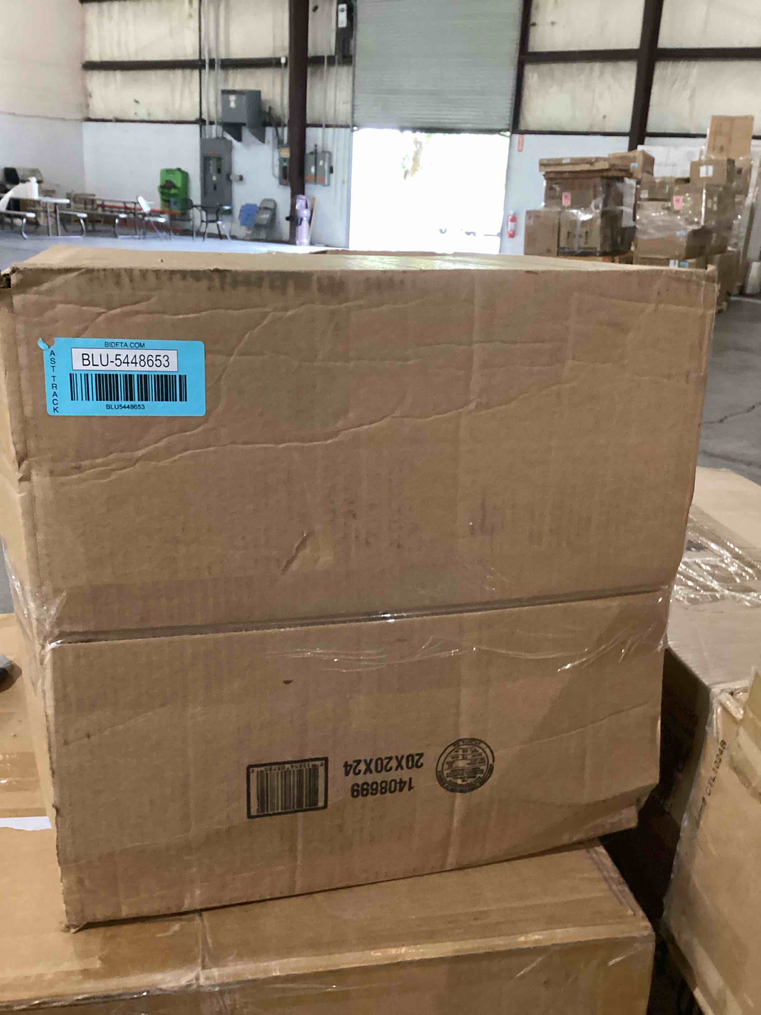 https://s3.amazonaws.com/lotting-images-prod/bidfta/BLU5448653_1720619182406.jpeg