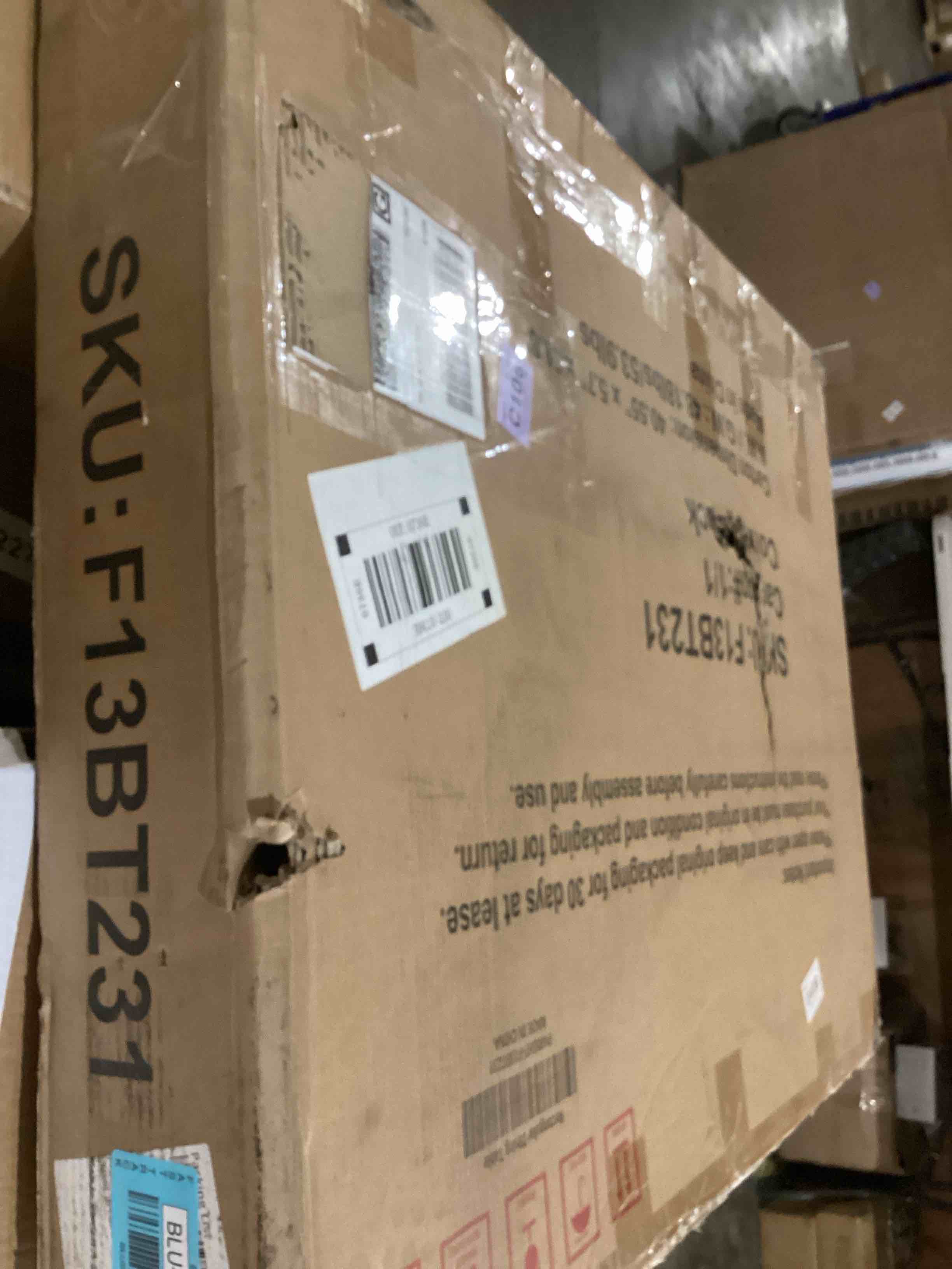 https://s3.amazonaws.com/lotting-images-prod/bidfta/BLU5448687_1720633521401.jpeg