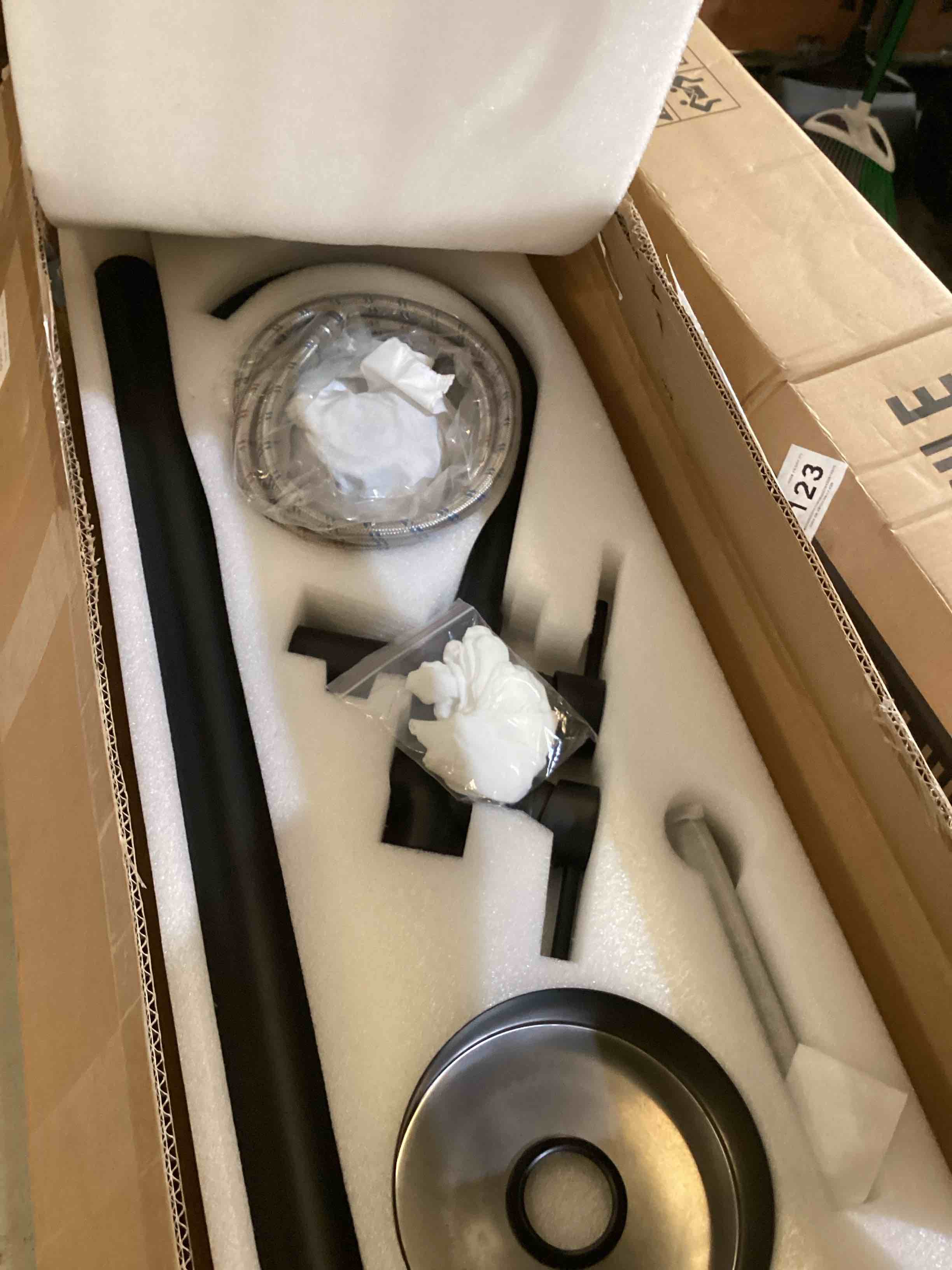 https://s3.amazonaws.com/lotting-images-prod/bidfta/BLU5449006_1721675262029.jpeg