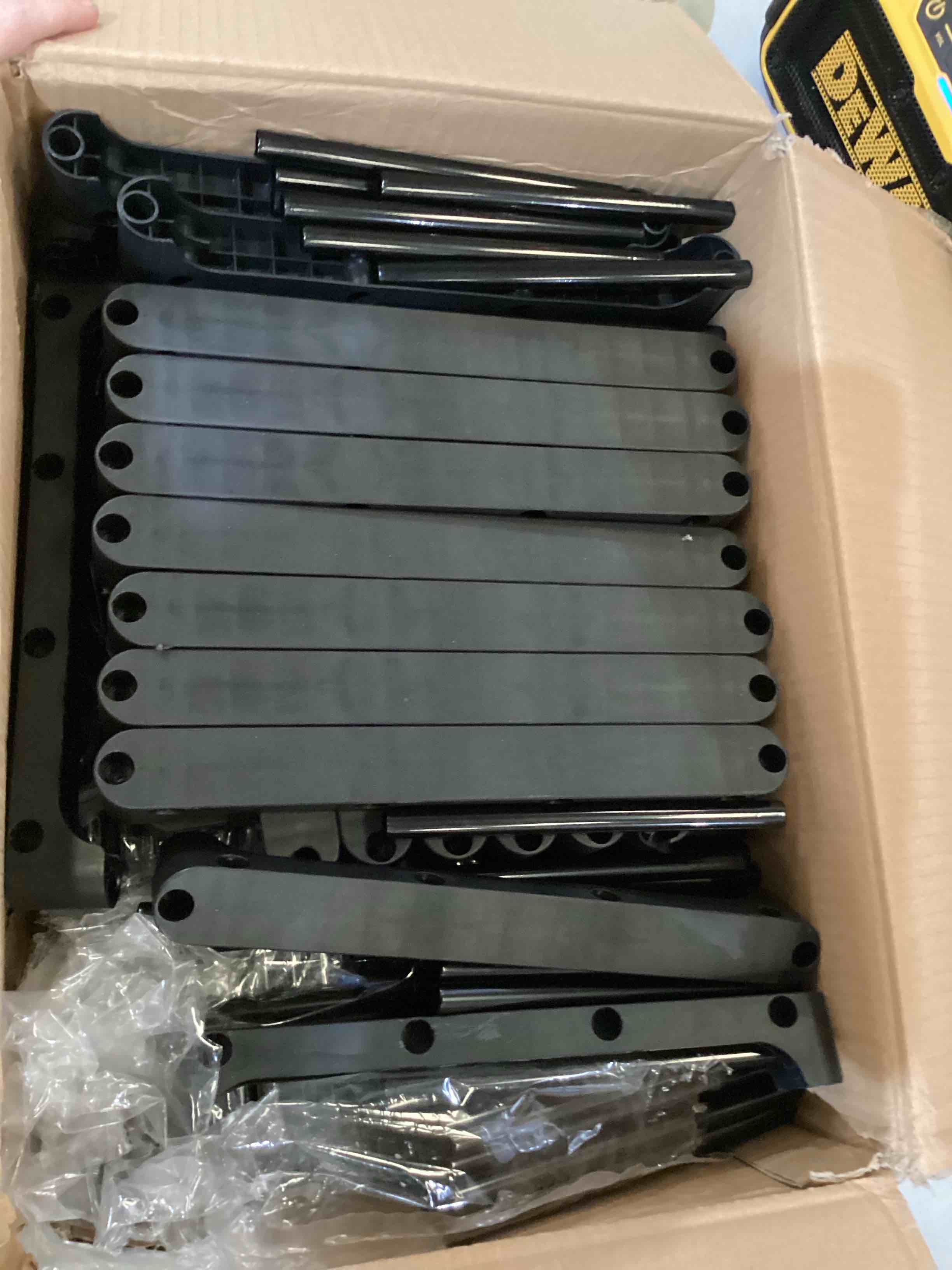 https://s3.amazonaws.com/lotting-images-prod/bidfta/BLU5449103_1721835660218.jpeg