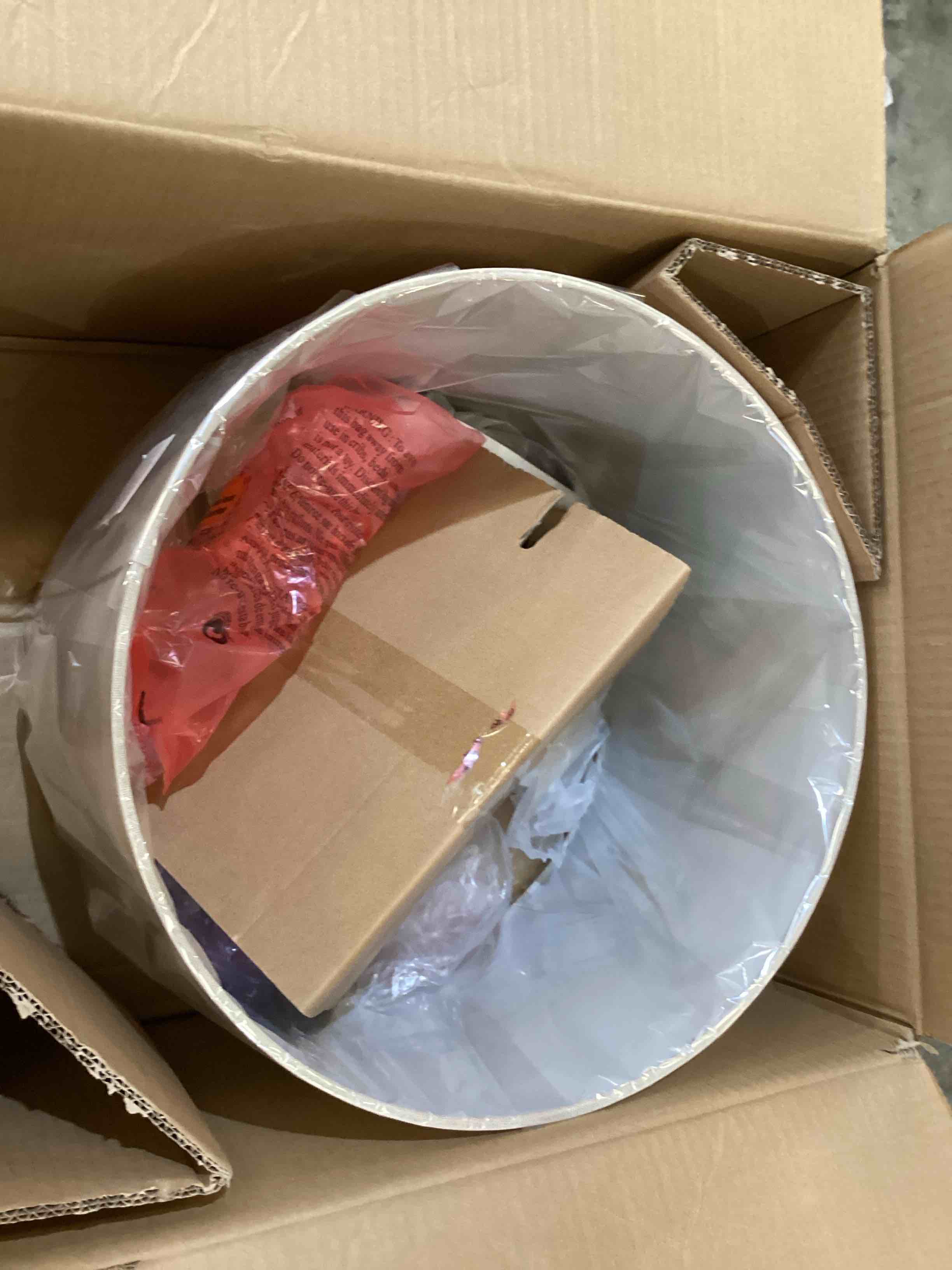 https://s3.amazonaws.com/lotting-images-prod/bidfta/BLU5449135_1722275800861.jpeg