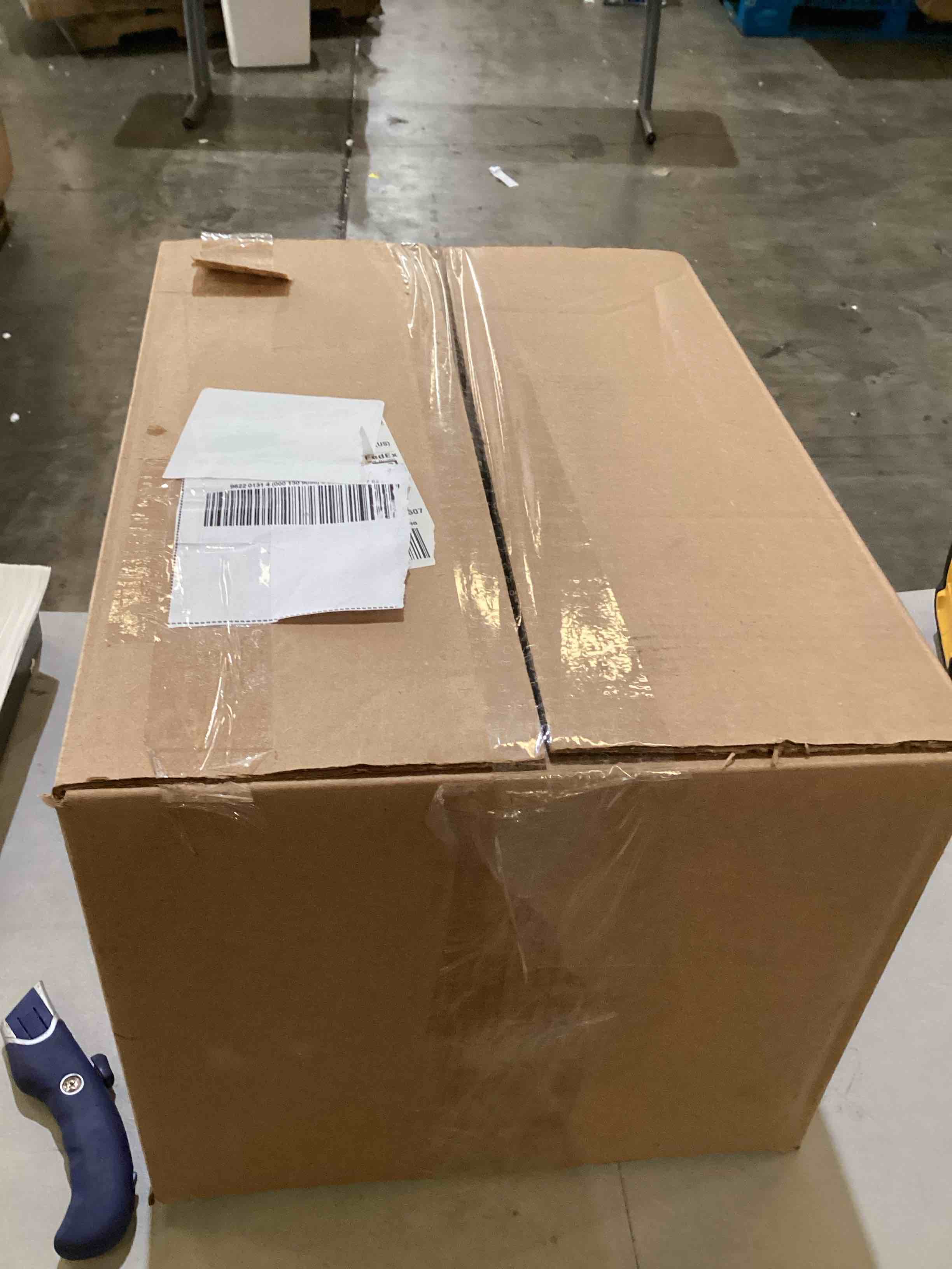https://s3.amazonaws.com/lotting-images-prod/bidfta/BLU5449141_1722276023466.jpeg