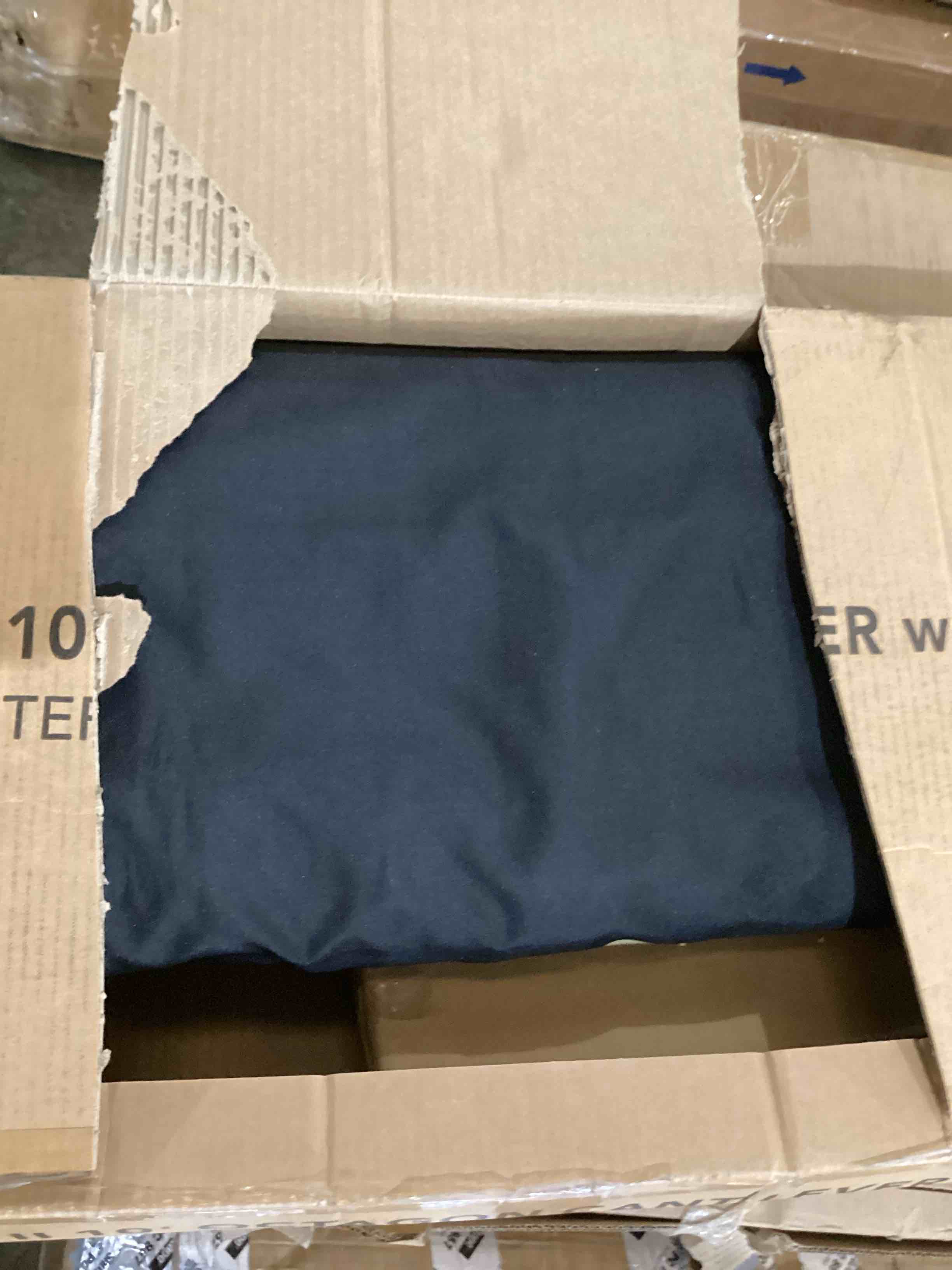 https://s3.amazonaws.com/lotting-images-prod/bidfta/BLU5449165_1722266676213.jpeg