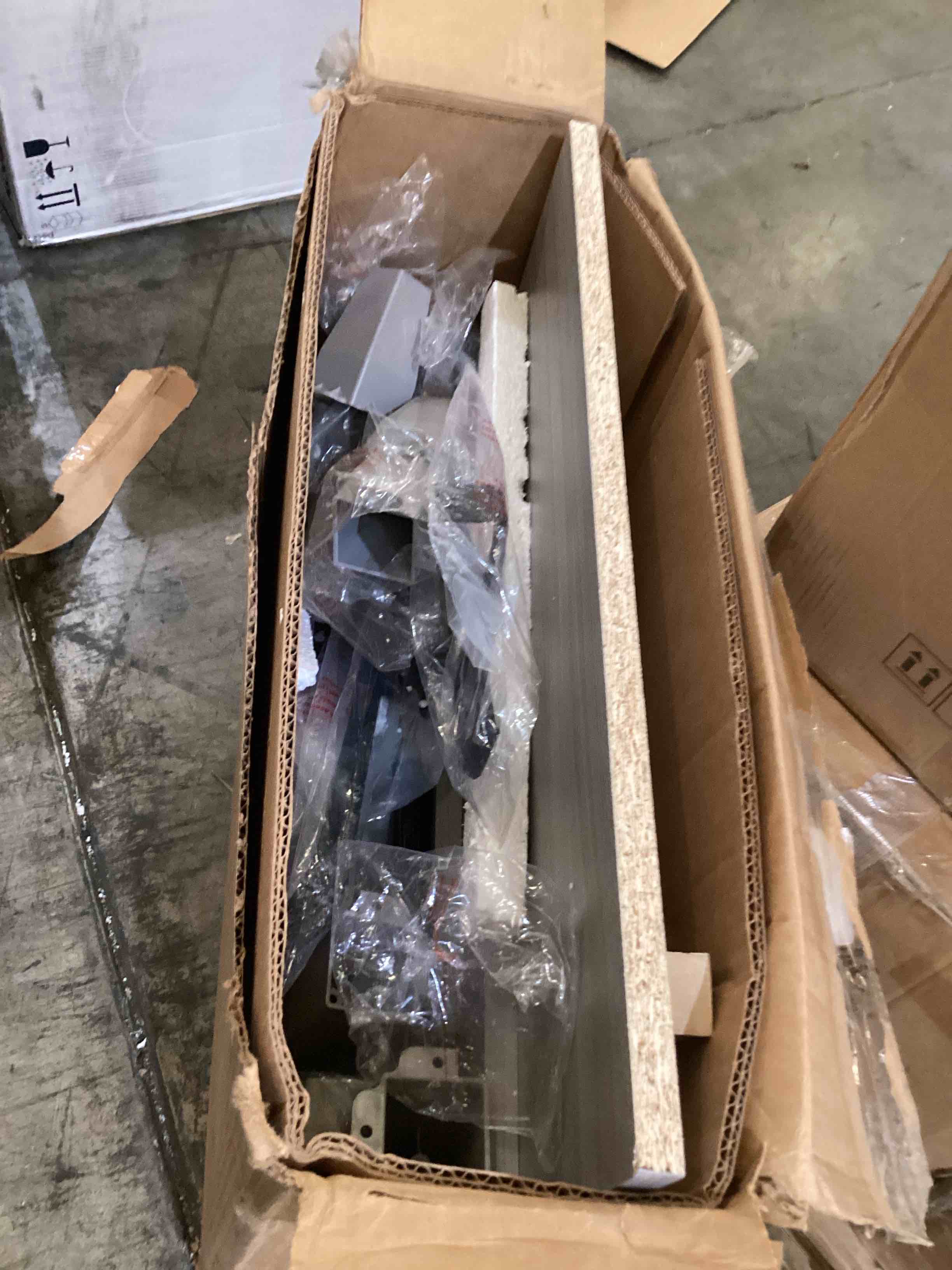 https://s3.amazonaws.com/lotting-images-prod/bidfta/BLU5449195_1722281341656.jpeg