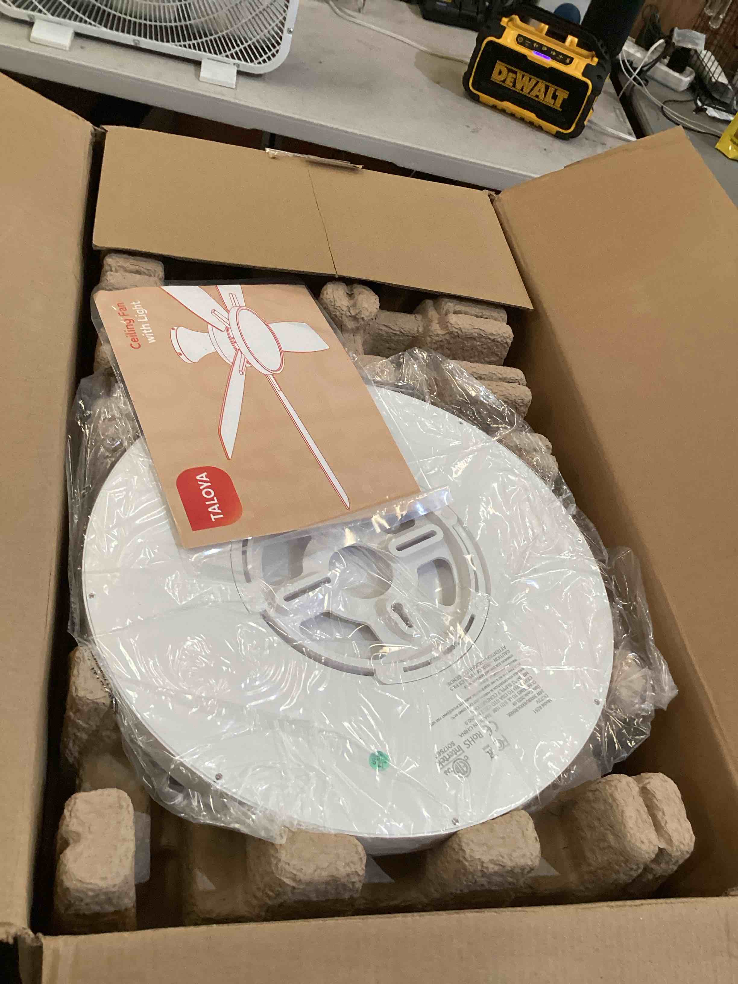 https://s3.amazonaws.com/lotting-images-prod/bidfta/BLU5449243_1722971361213.jpeg