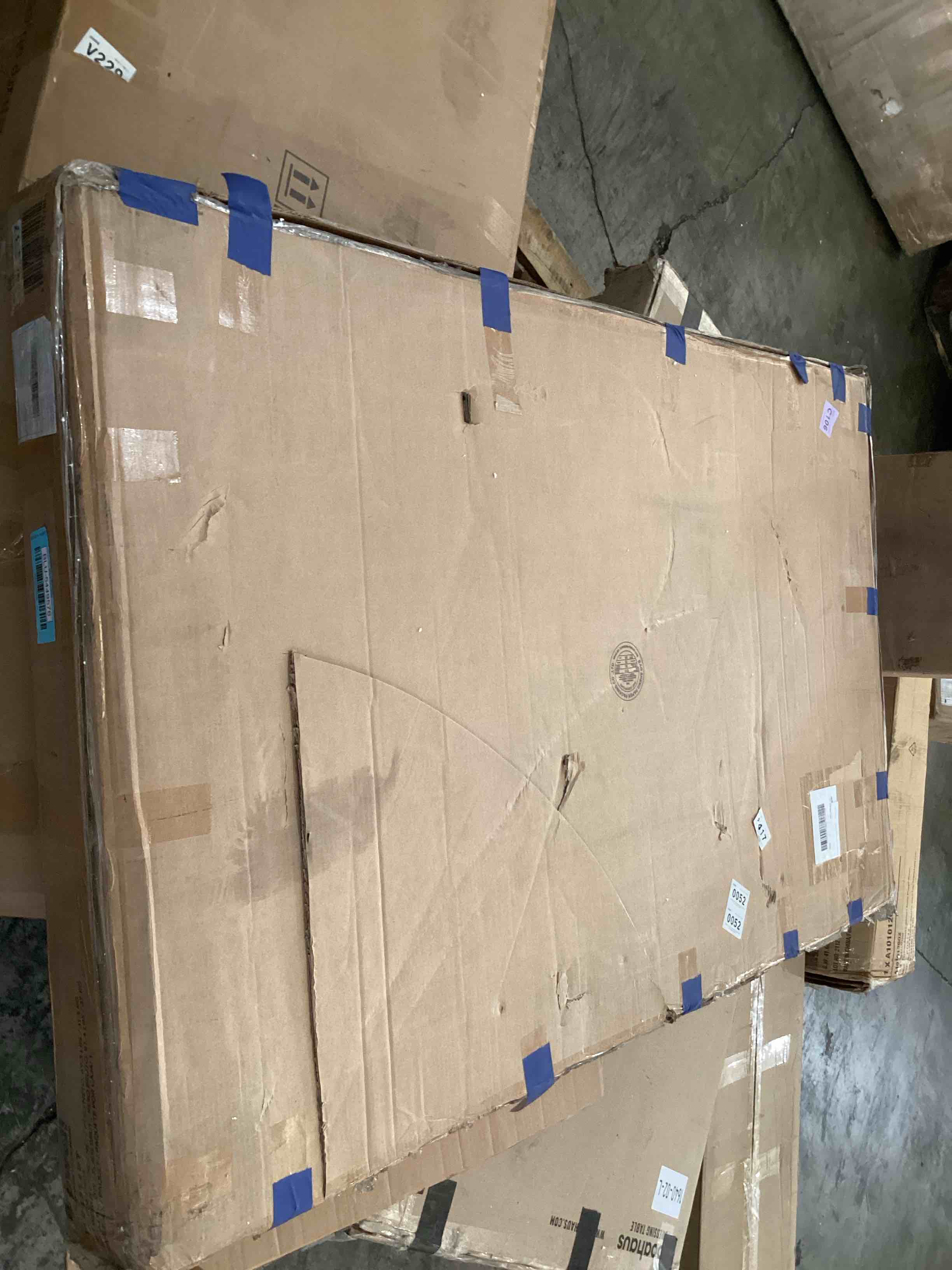 https://s3.amazonaws.com/lotting-images-prod/bidfta/BLU5449576_1724675752360.jpeg