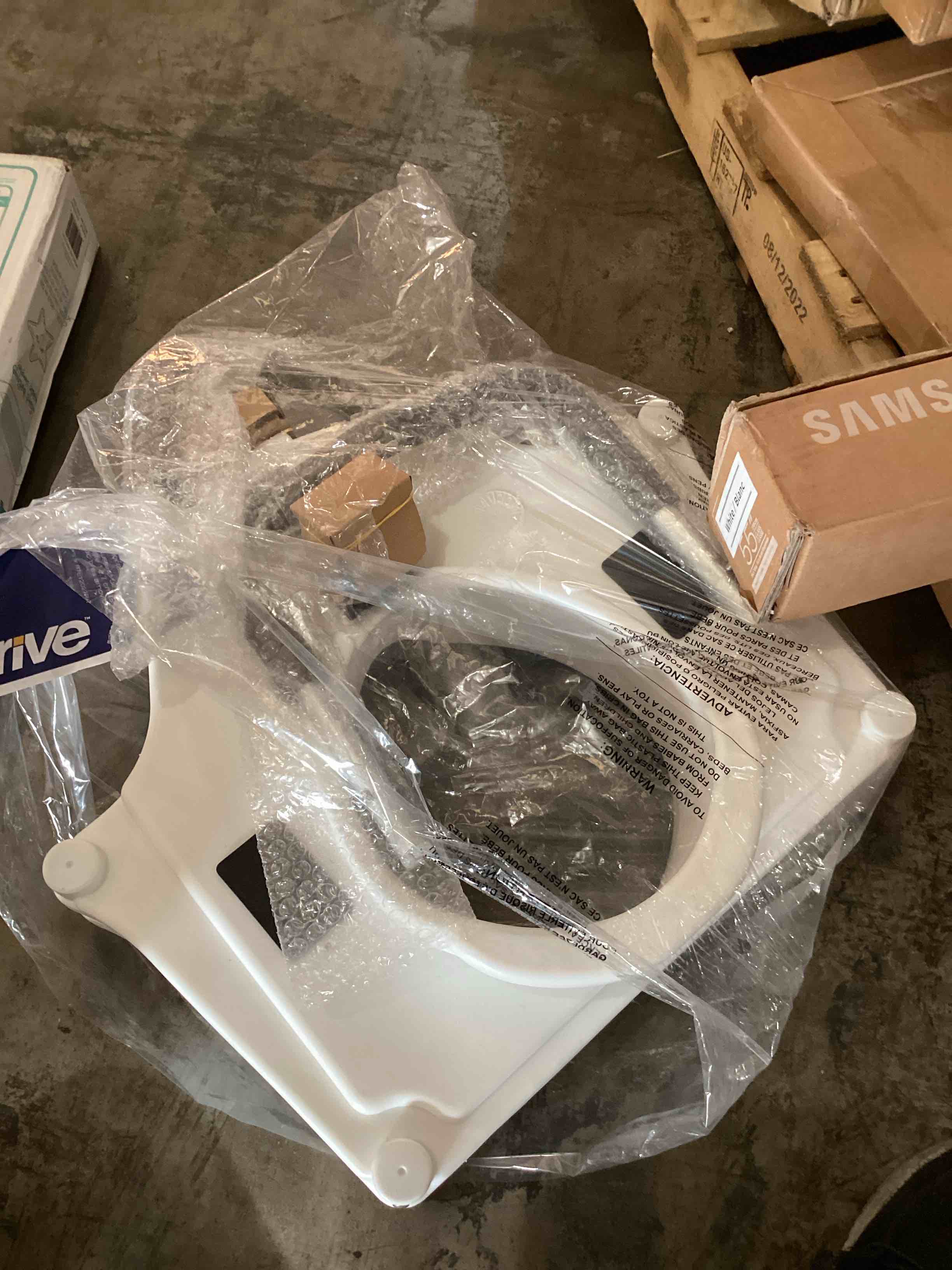 Drive Medical RTL12027RA 2in1 Raised Toilet Seat with Removable