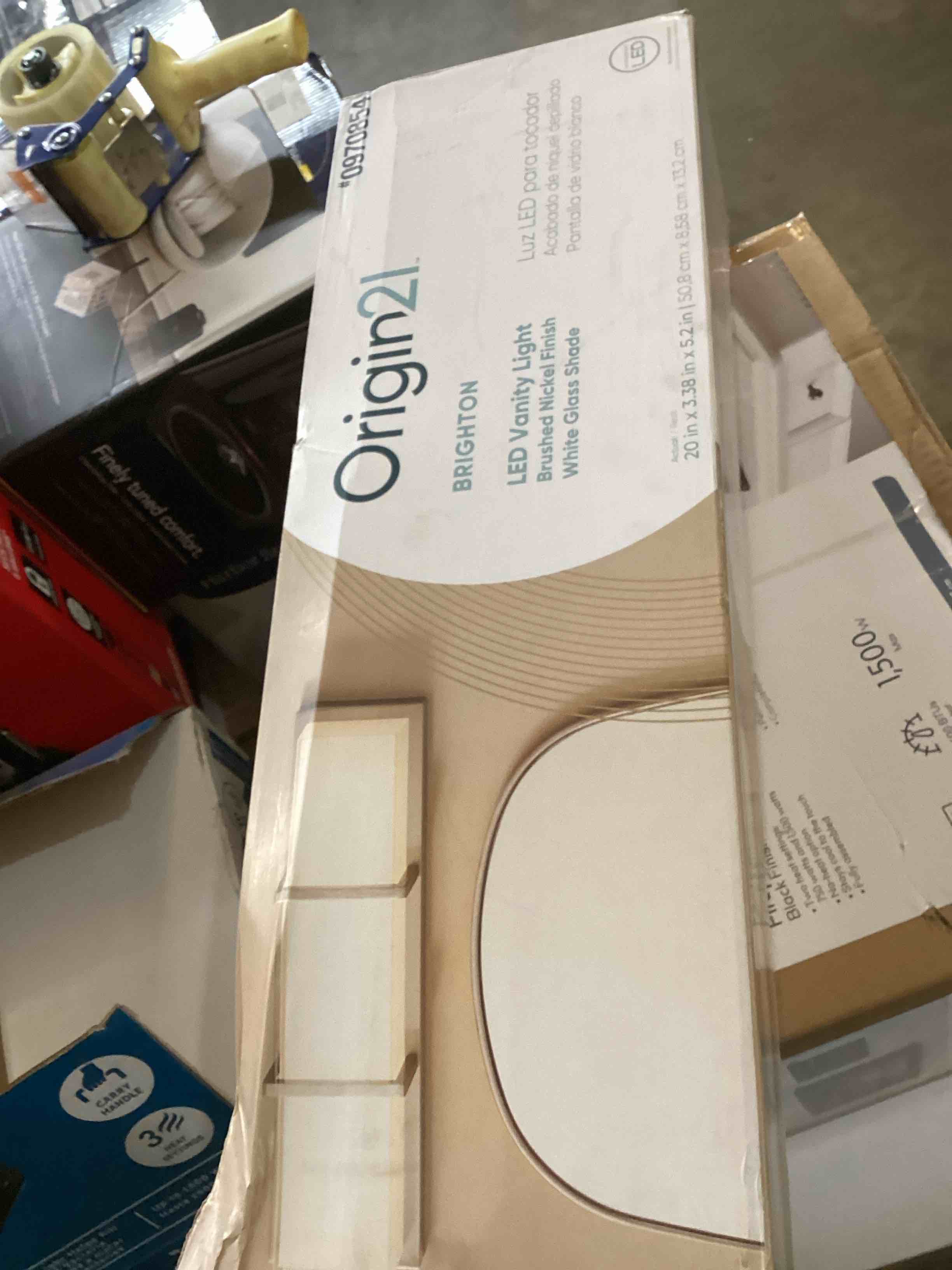 https://s3.amazonaws.com/lotting-images-prod/bidfta/BLU5450440_1710171713750.jpeg