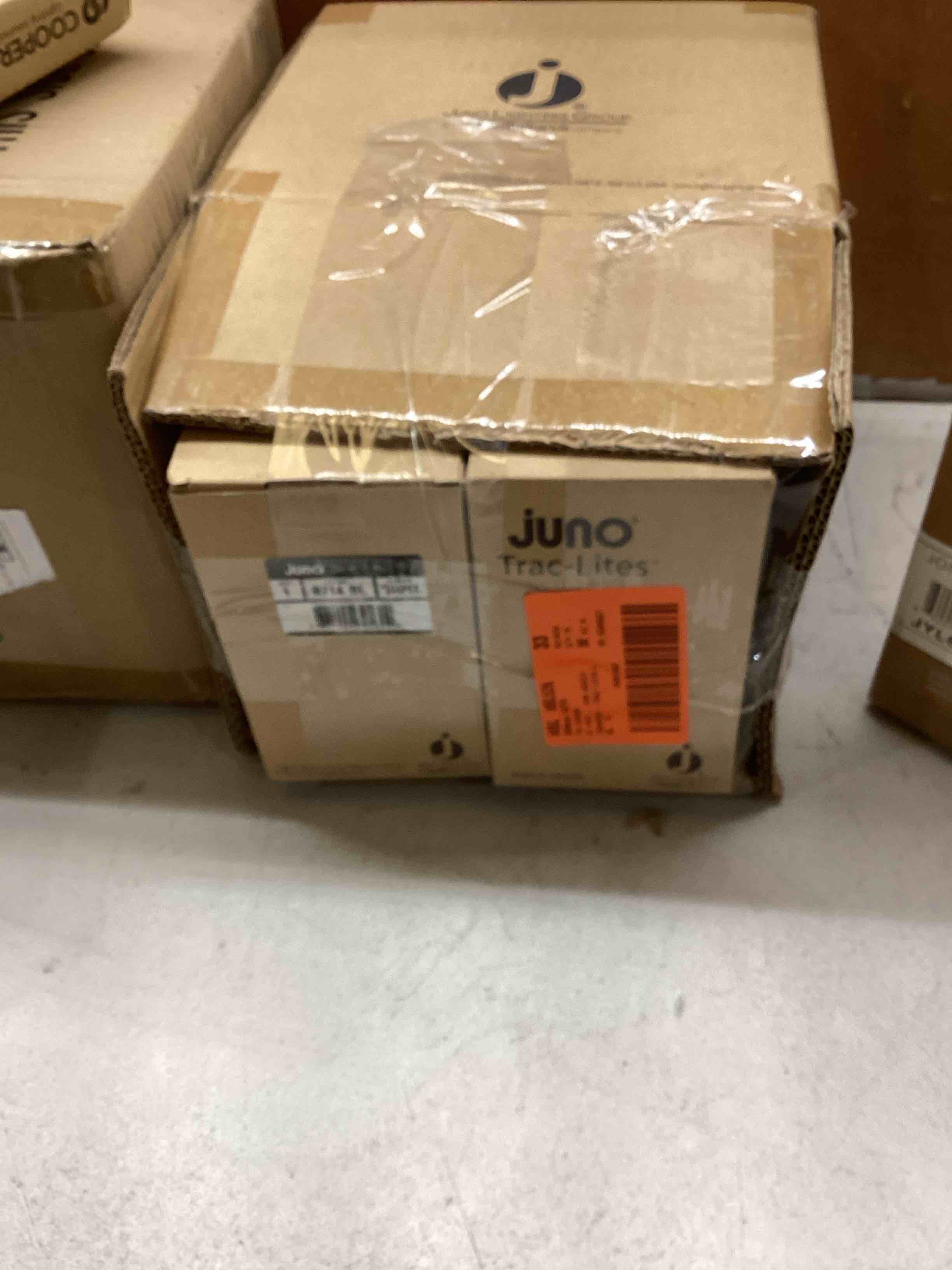 https://s3.amazonaws.com/lotting-images-prod/bidfta/BLU5450483_1710183167375.jpeg