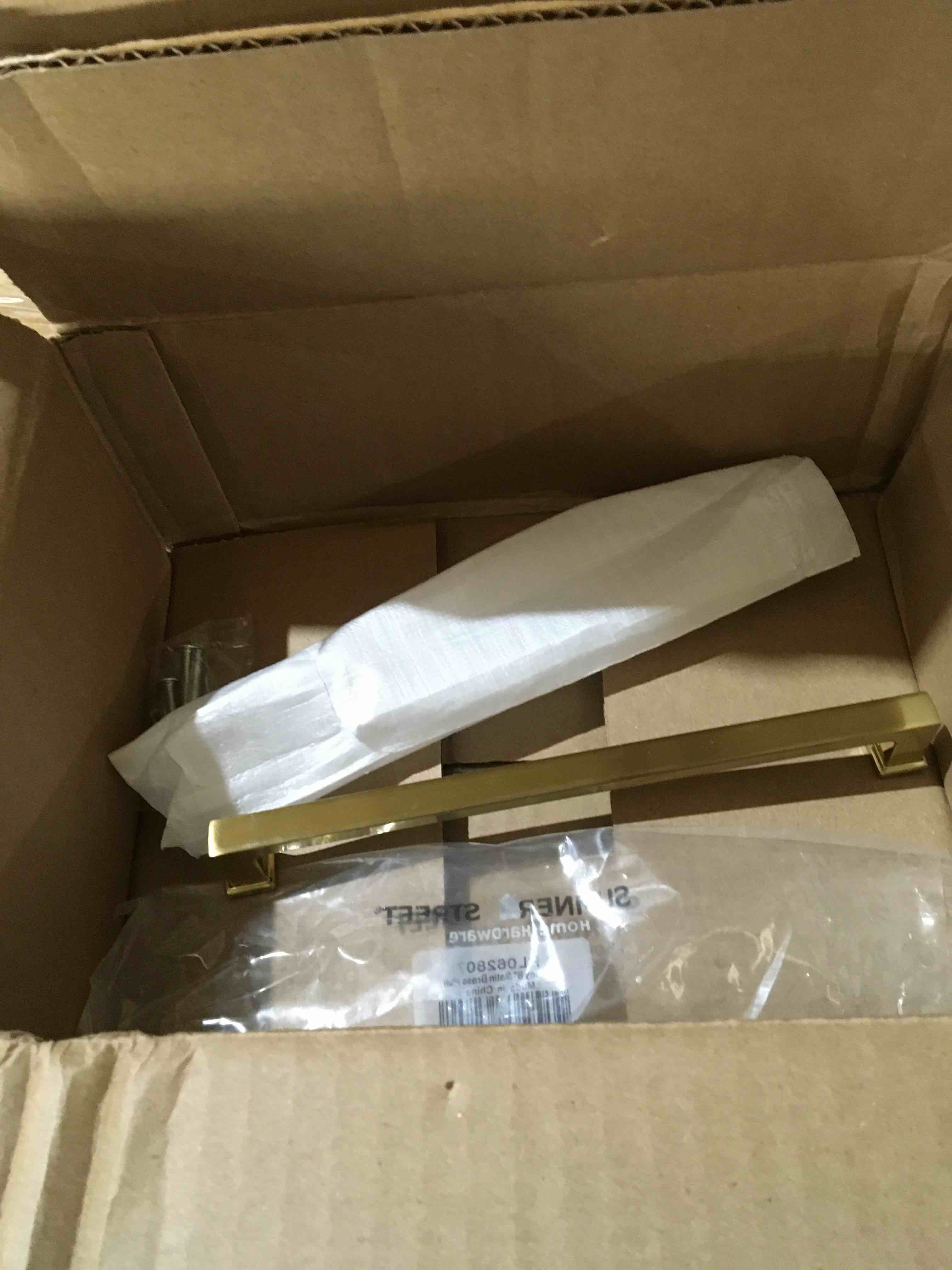 https://s3.amazonaws.com/lotting-images-prod/bidfta/BLU5451204_1713874546402.jpeg