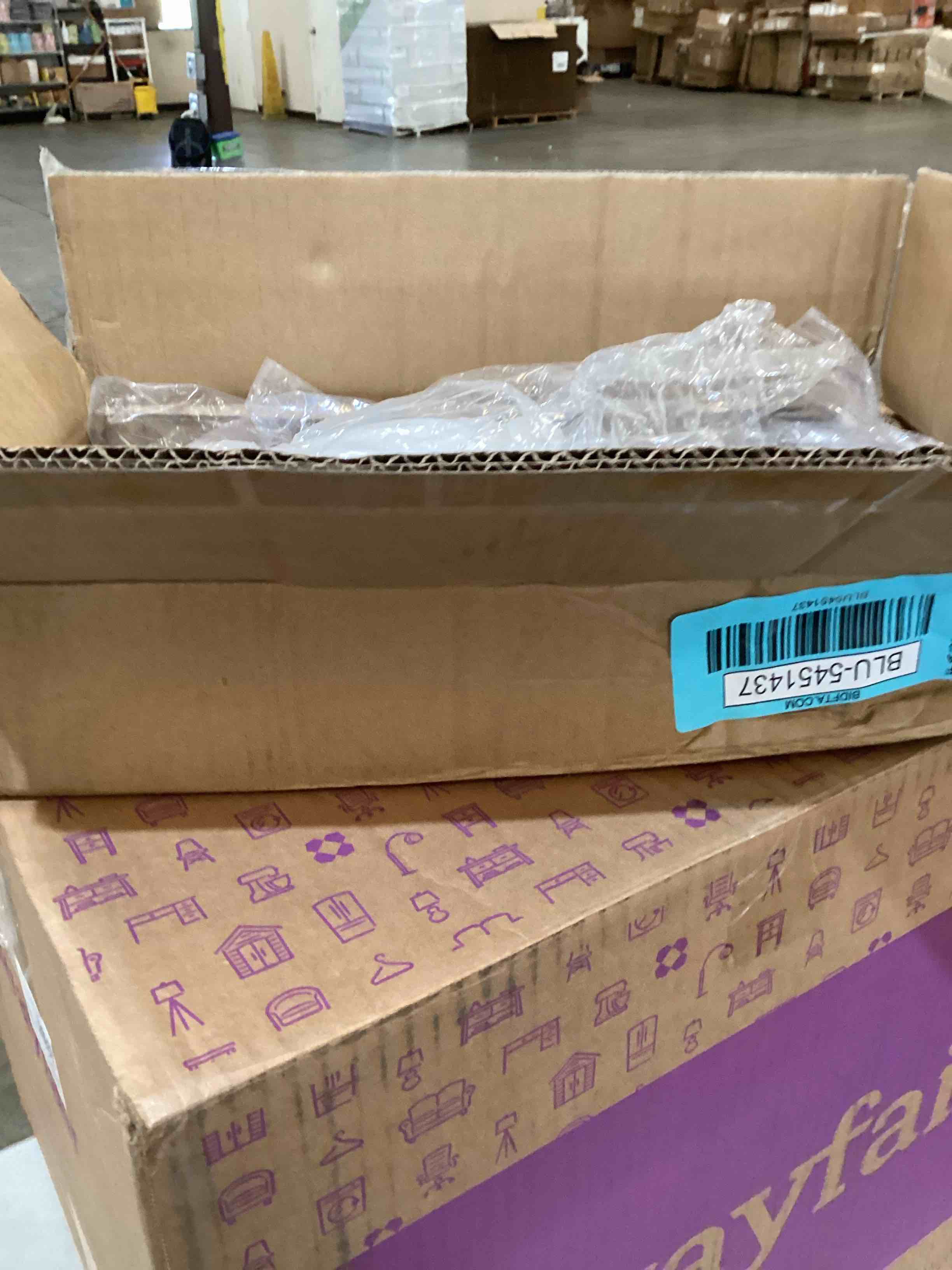 https://s3.amazonaws.com/lotting-images-prod/bidfta/BLU5451437_1714582544232.jpeg