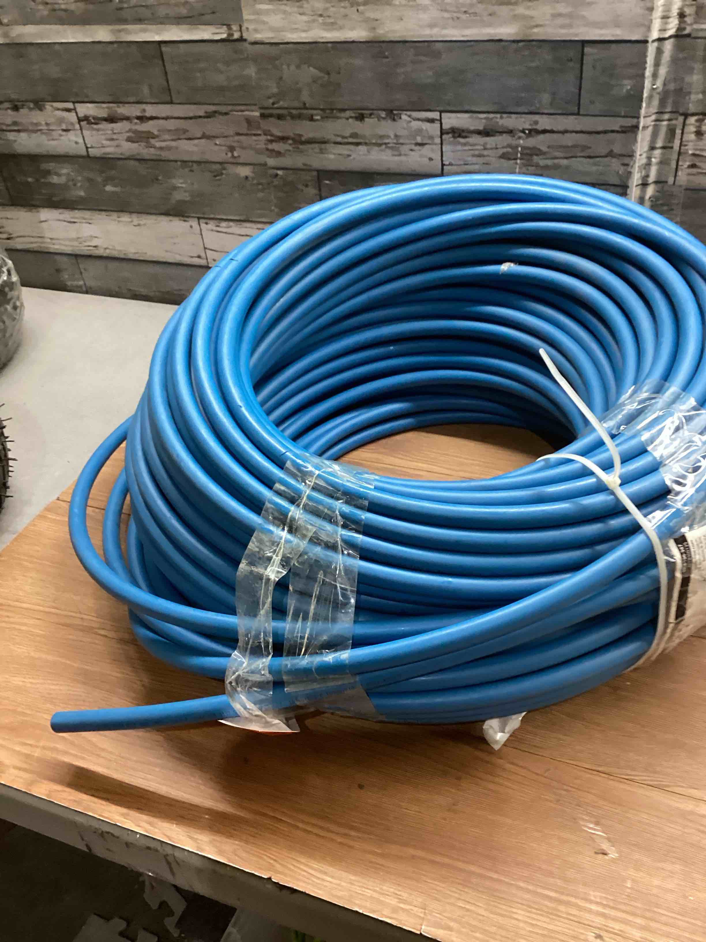 https://s3.amazonaws.com/lotting-images-prod/bidfta/BLU5451859_1707933616883.jpeg
