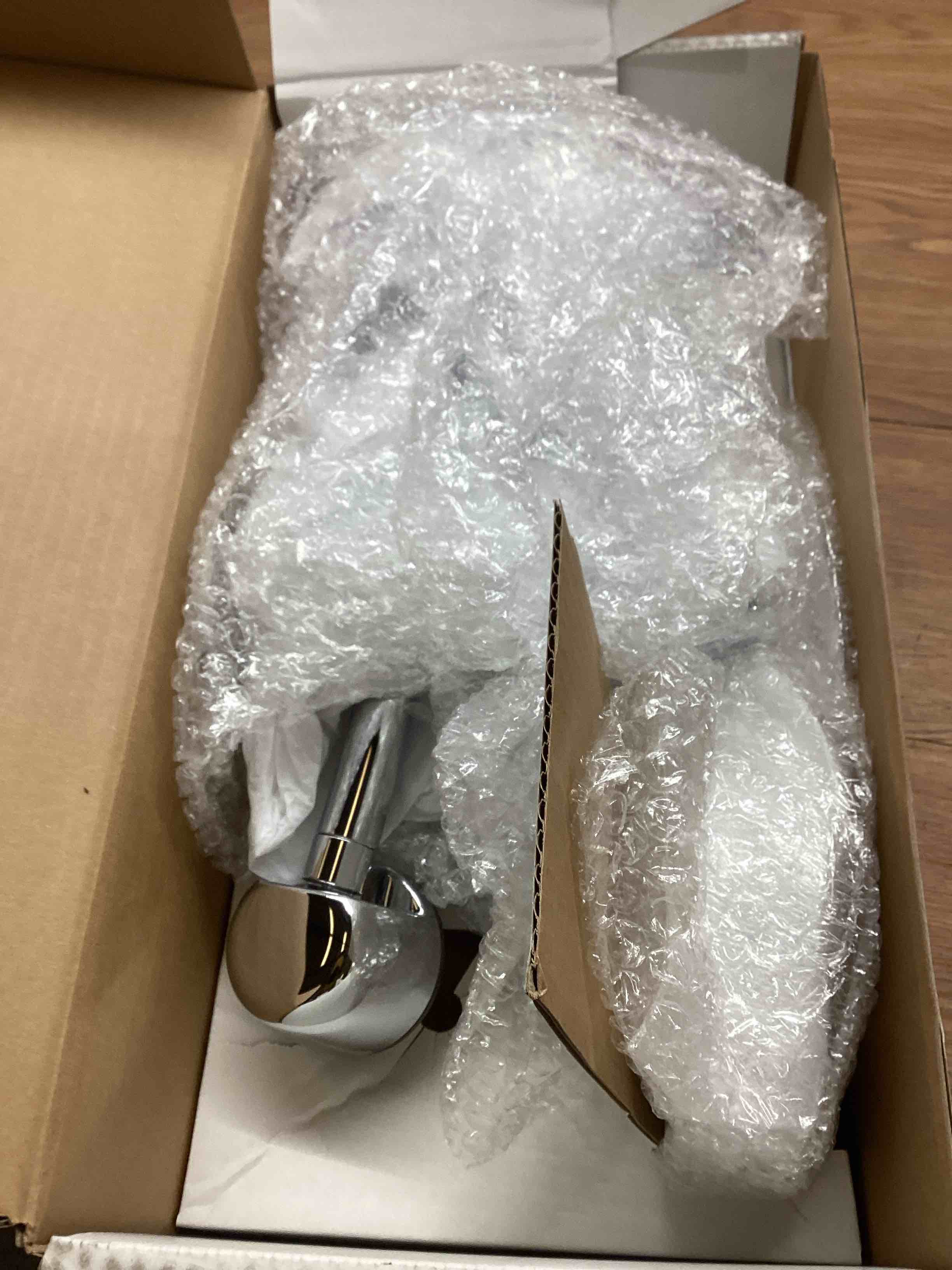 https://s3.amazonaws.com/lotting-images-prod/bidfta/BLU5452960_1705522899992.jpeg