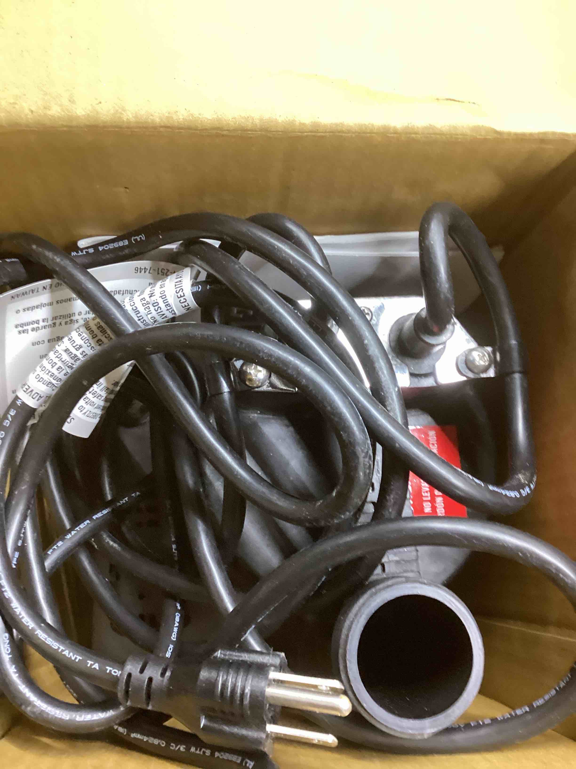 https://s3.amazonaws.com/lotting-images-prod/bidfta/BLU5453733_1706557447251.jpeg