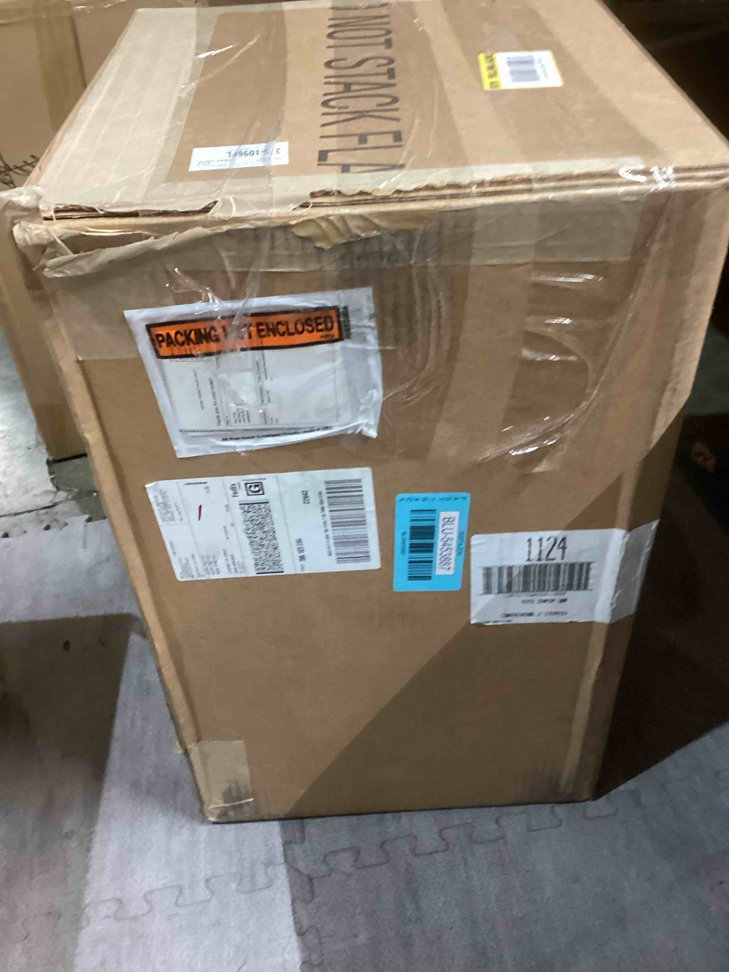 https://s3.amazonaws.com/lotting-images-prod/bidfta/BLU5453887_1706725788161.jpeg