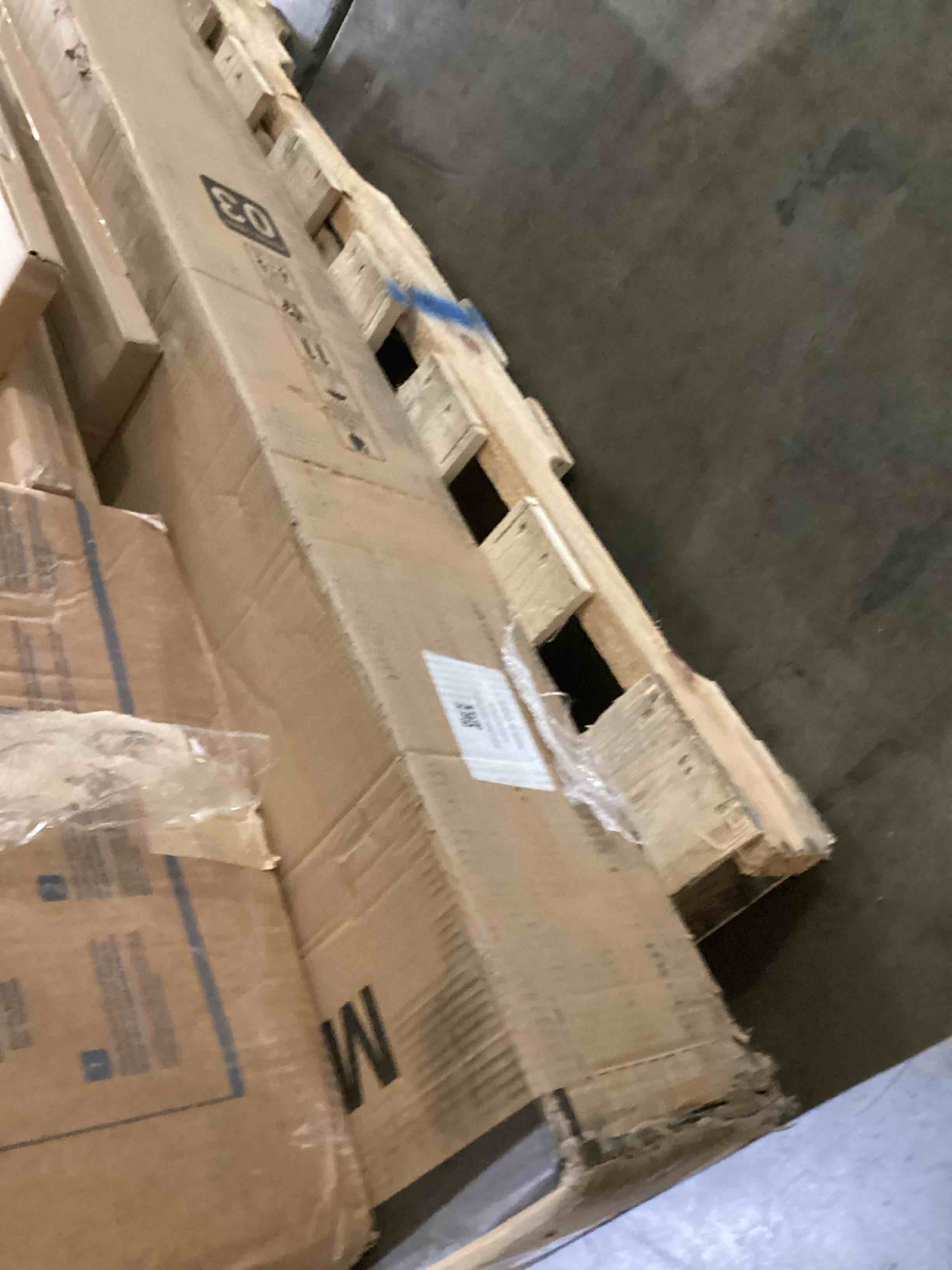 https://s3.amazonaws.com/lotting-images-prod/bidfta/BLU5455023_1709129141256.jpeg