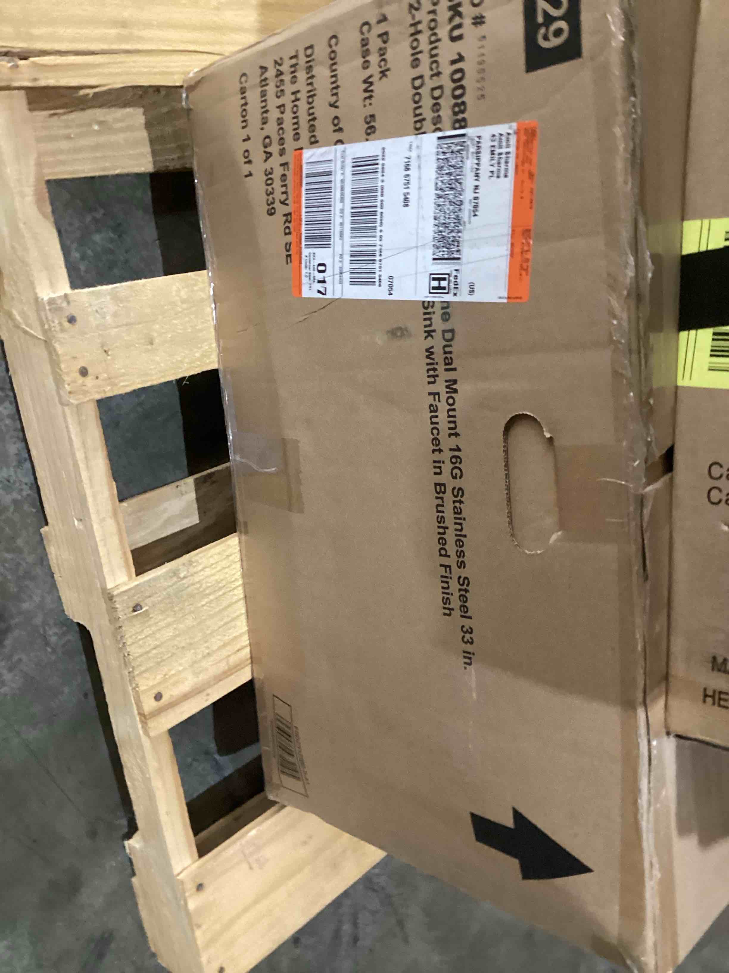 https://s3.amazonaws.com/lotting-images-prod/bidfta/BLU5455062_1709145971516.jpeg