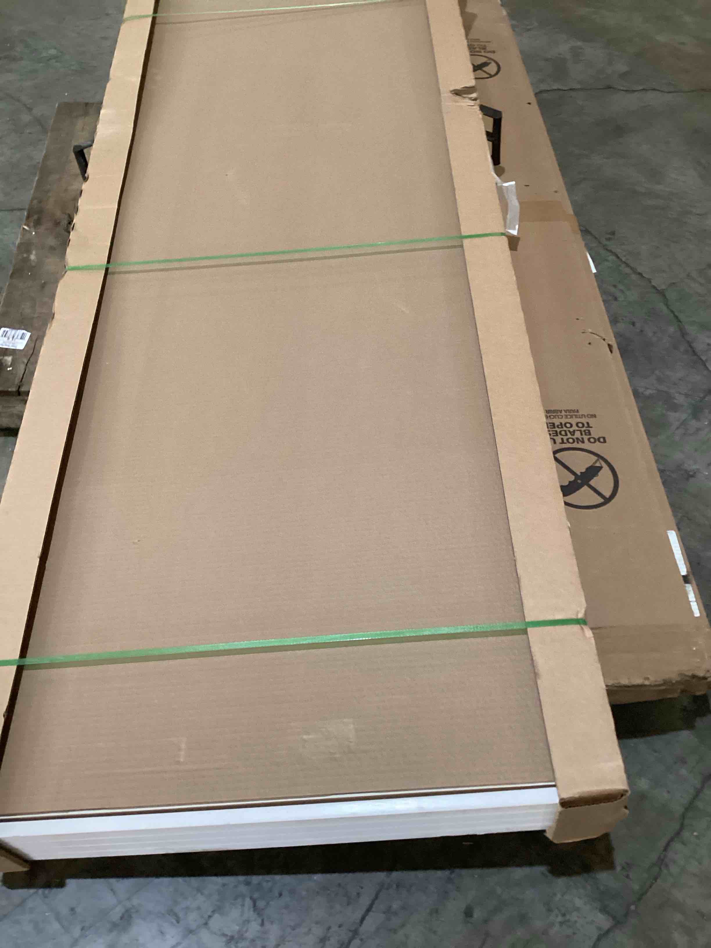 https://s3.amazonaws.com/lotting-images-prod/bidfta/BLU5455150_1709217970431.jpeg