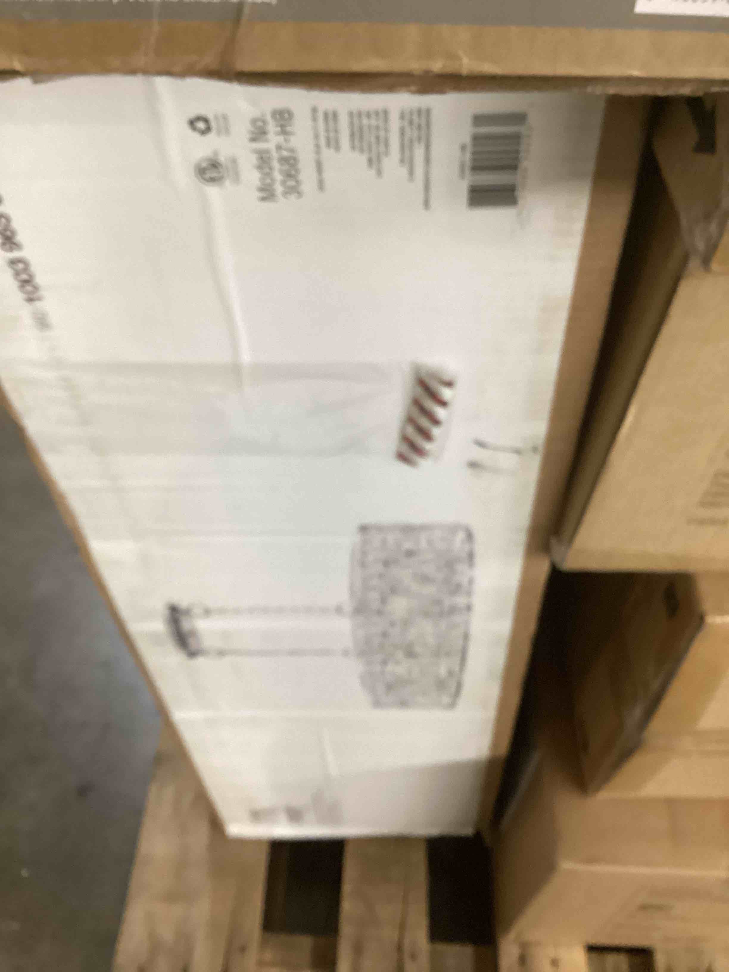 https://s3.amazonaws.com/lotting-images-prod/bidfta/BLU5455532_1709562574327.jpeg
