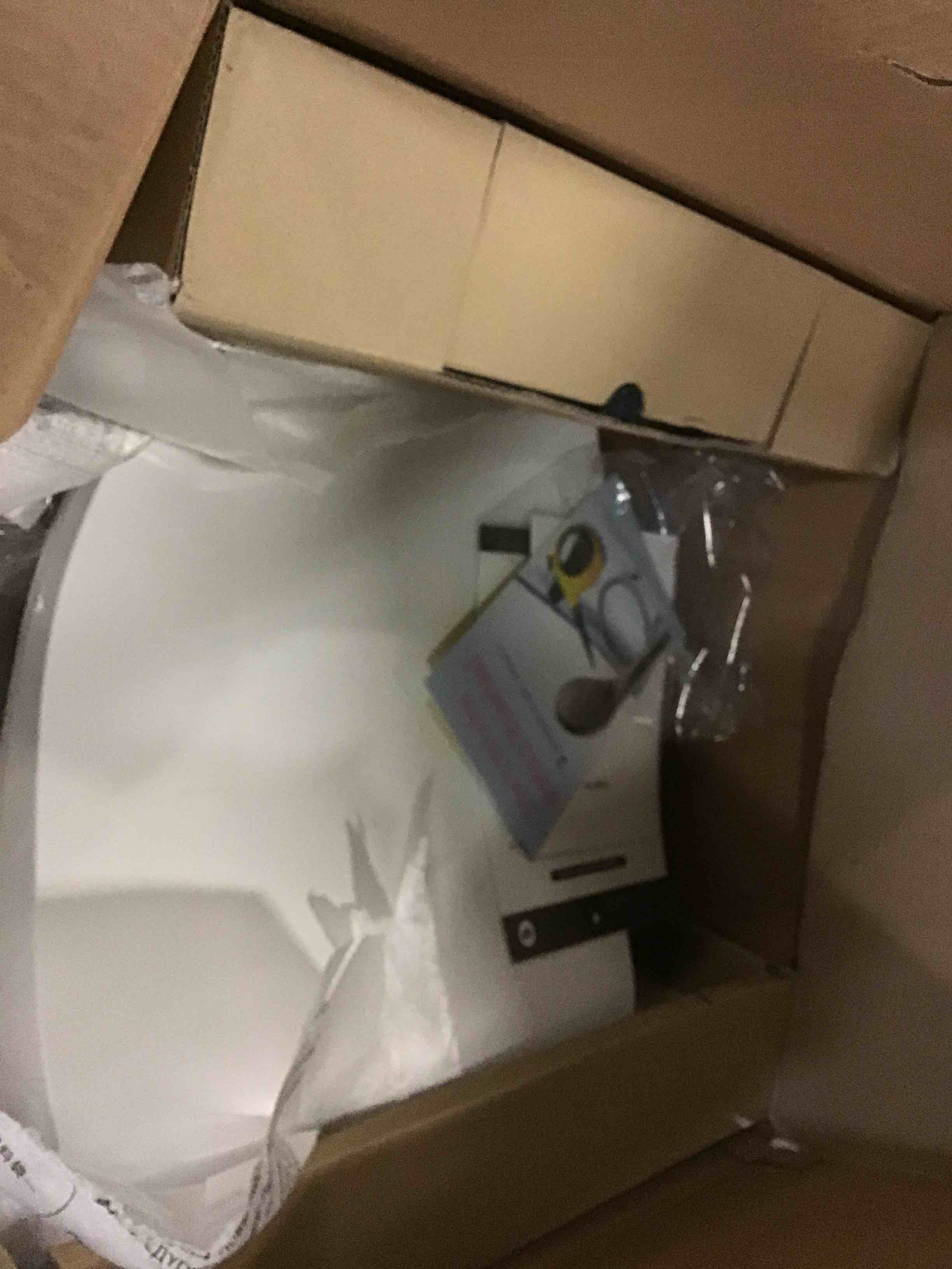 https://s3.amazonaws.com/lotting-images-prod/bidfta/BLU5456057_1698263146362.jpeg