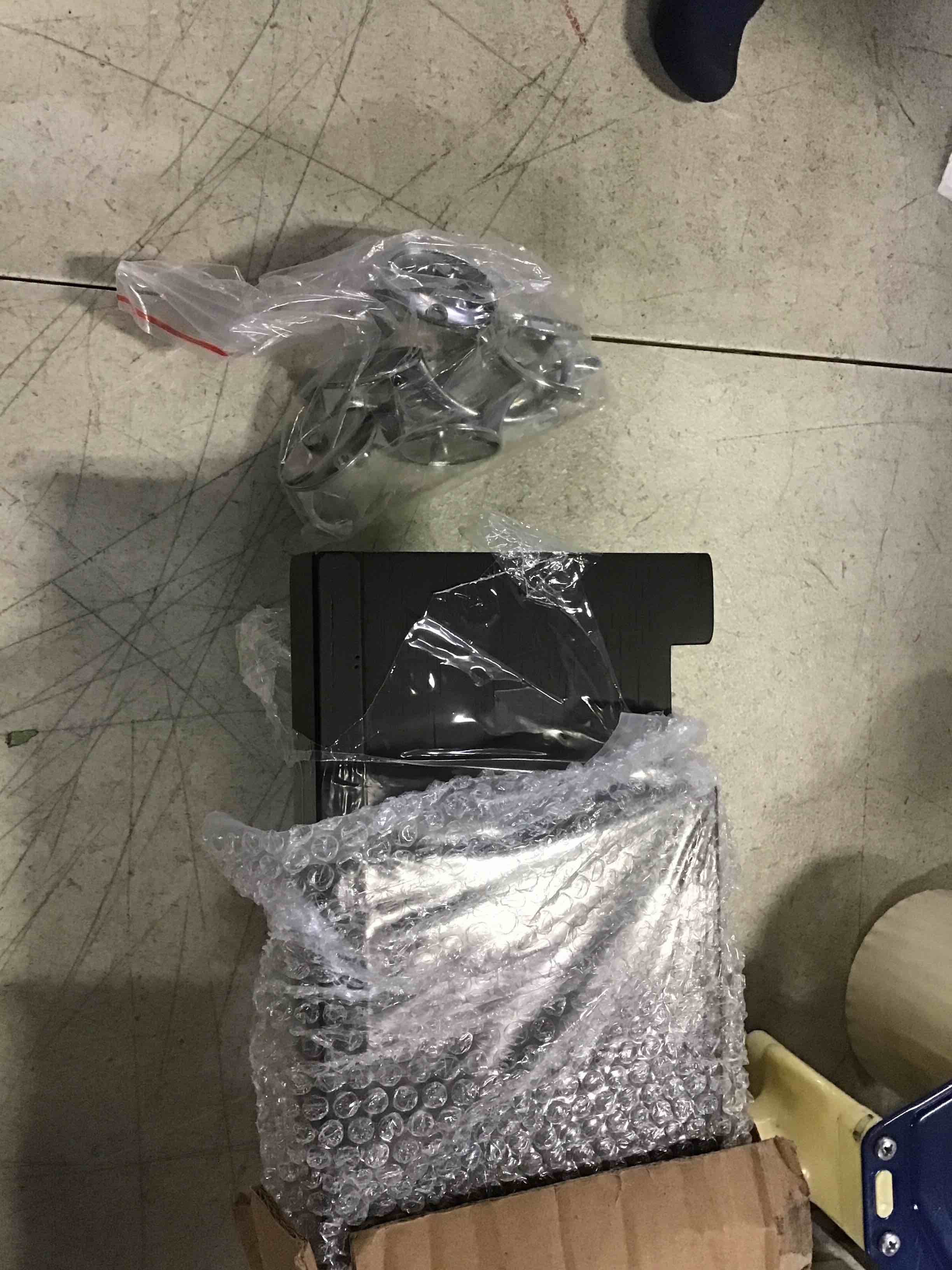 https://s3.amazonaws.com/lotting-images-prod/bidfta/BLU5456069_1698264580184.jpeg