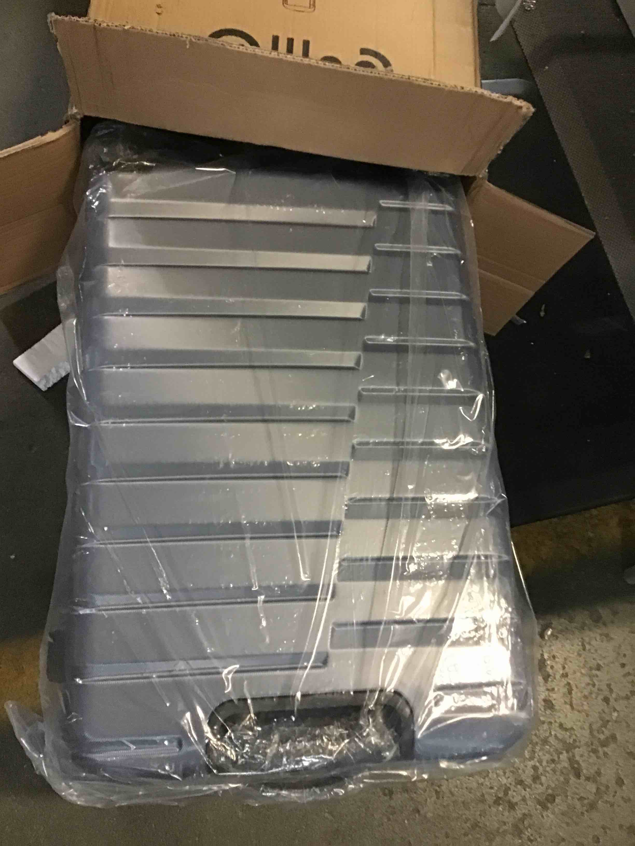 https://s3.amazonaws.com/lotting-images-prod/bidfta/BLU5456451_1698768015023.jpeg