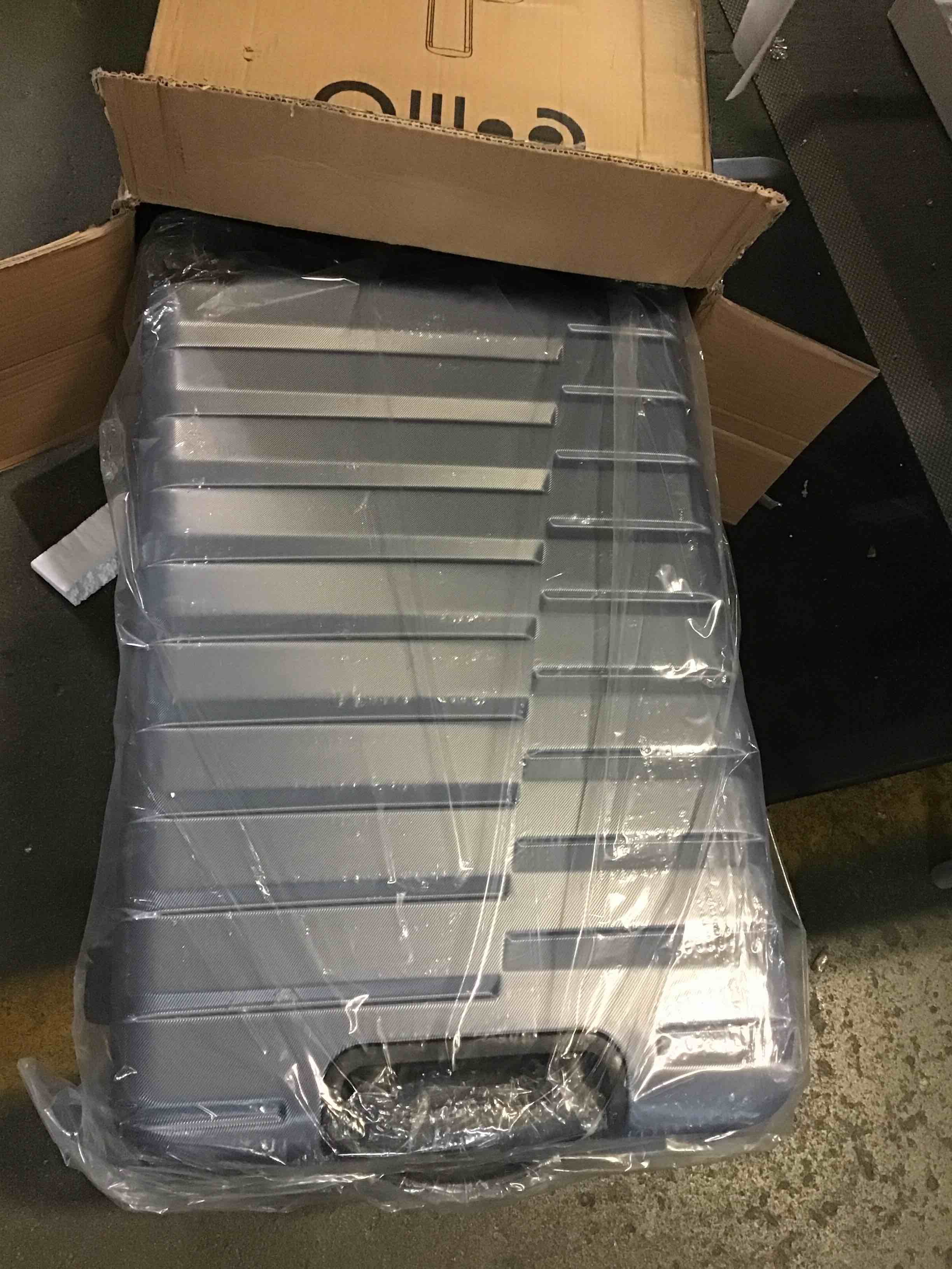 https://s3.amazonaws.com/lotting-images-prod/bidfta/BLU5456451_1698768016616.jpeg