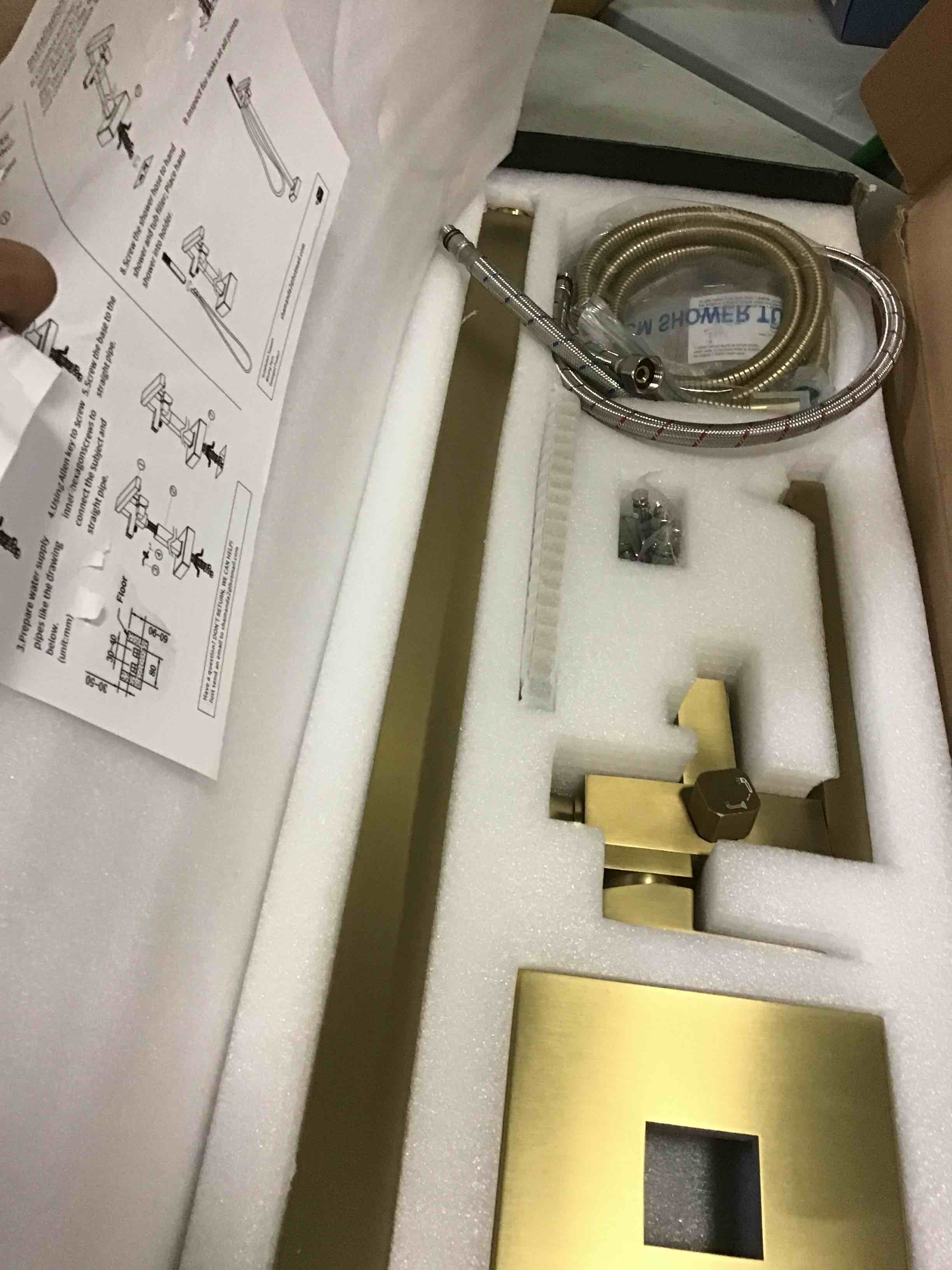 https://s3.amazonaws.com/lotting-images-prod/bidfta/BLU5457616_1698259781735.jpeg