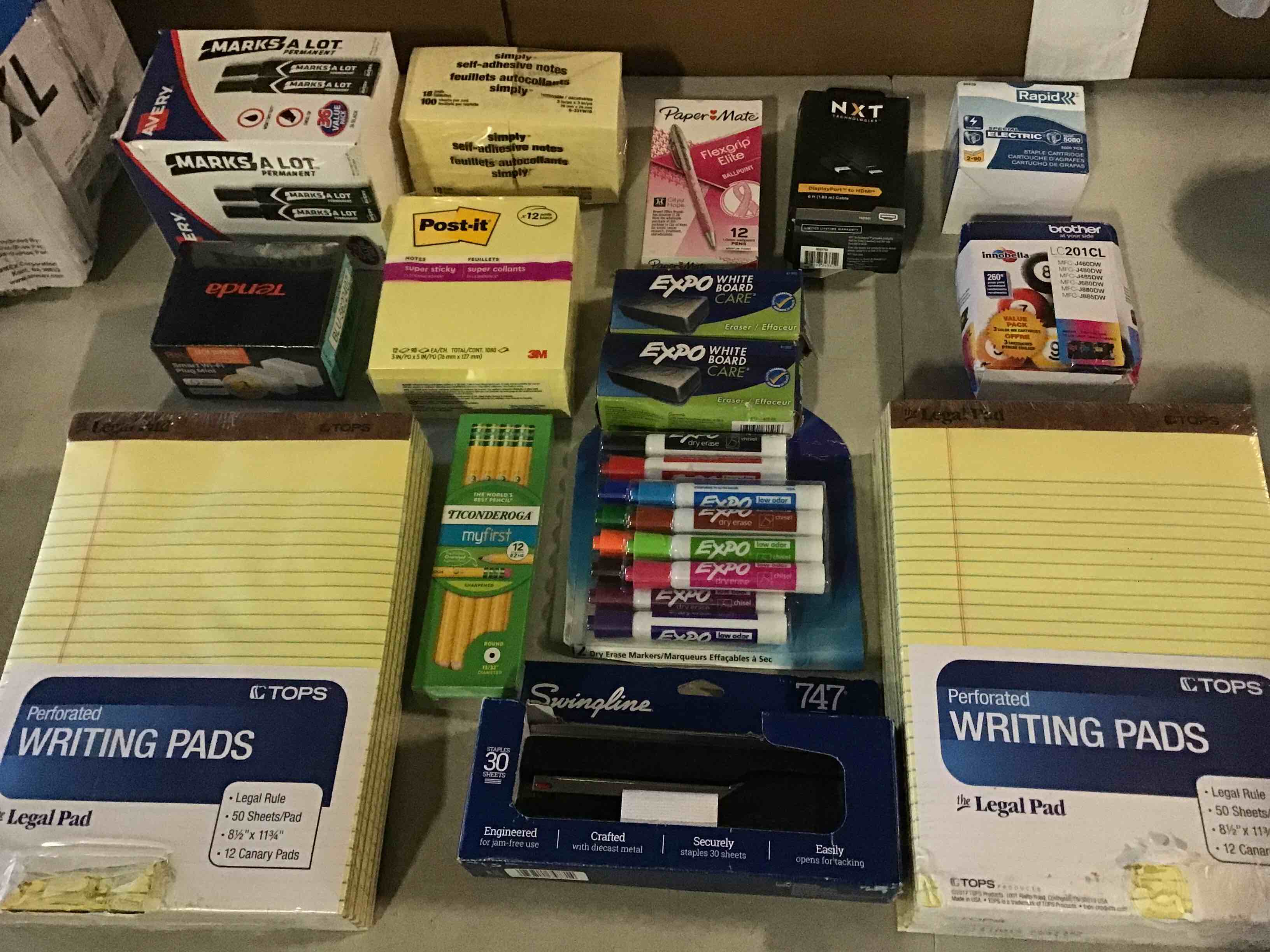 Assorted of Office Supplies 