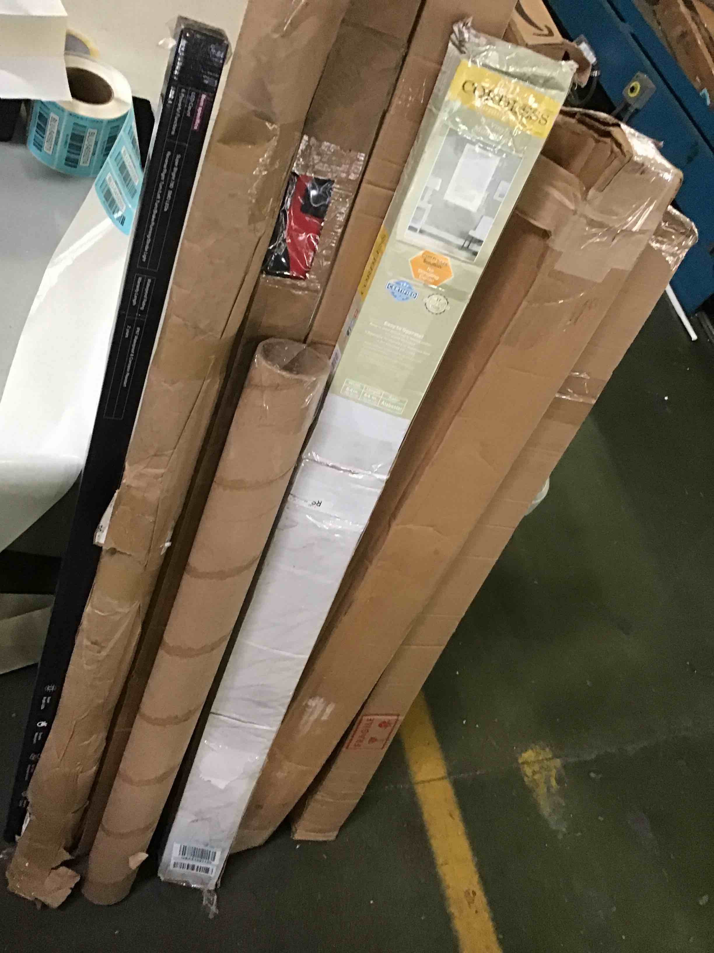https://s3.amazonaws.com/lotting-images-prod/bidfta/BLU5459265_1698241158903.jpeg