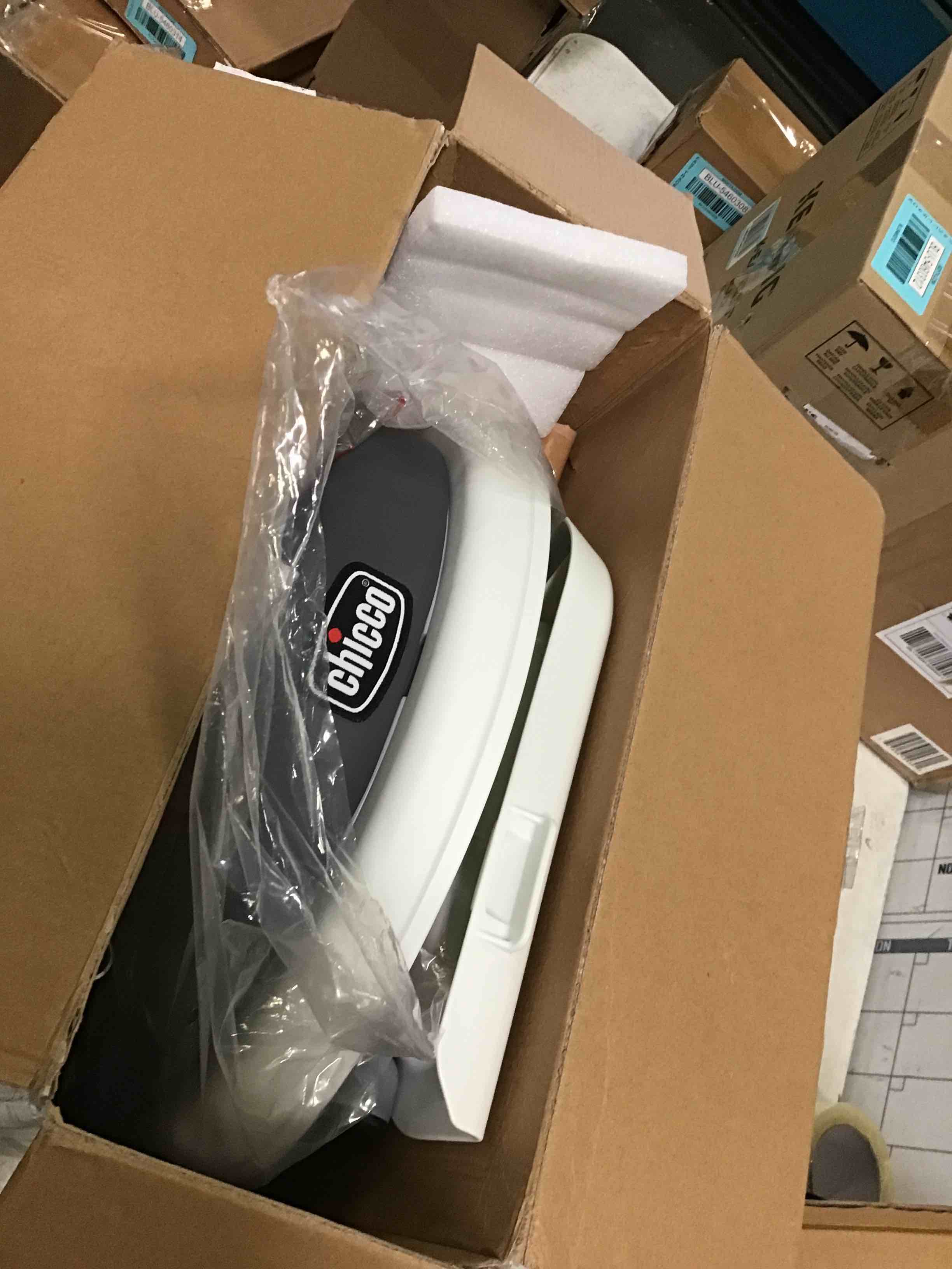 https://s3.amazonaws.com/lotting-images-prod/bidfta/BLU5460315_1698863395658.jpeg
