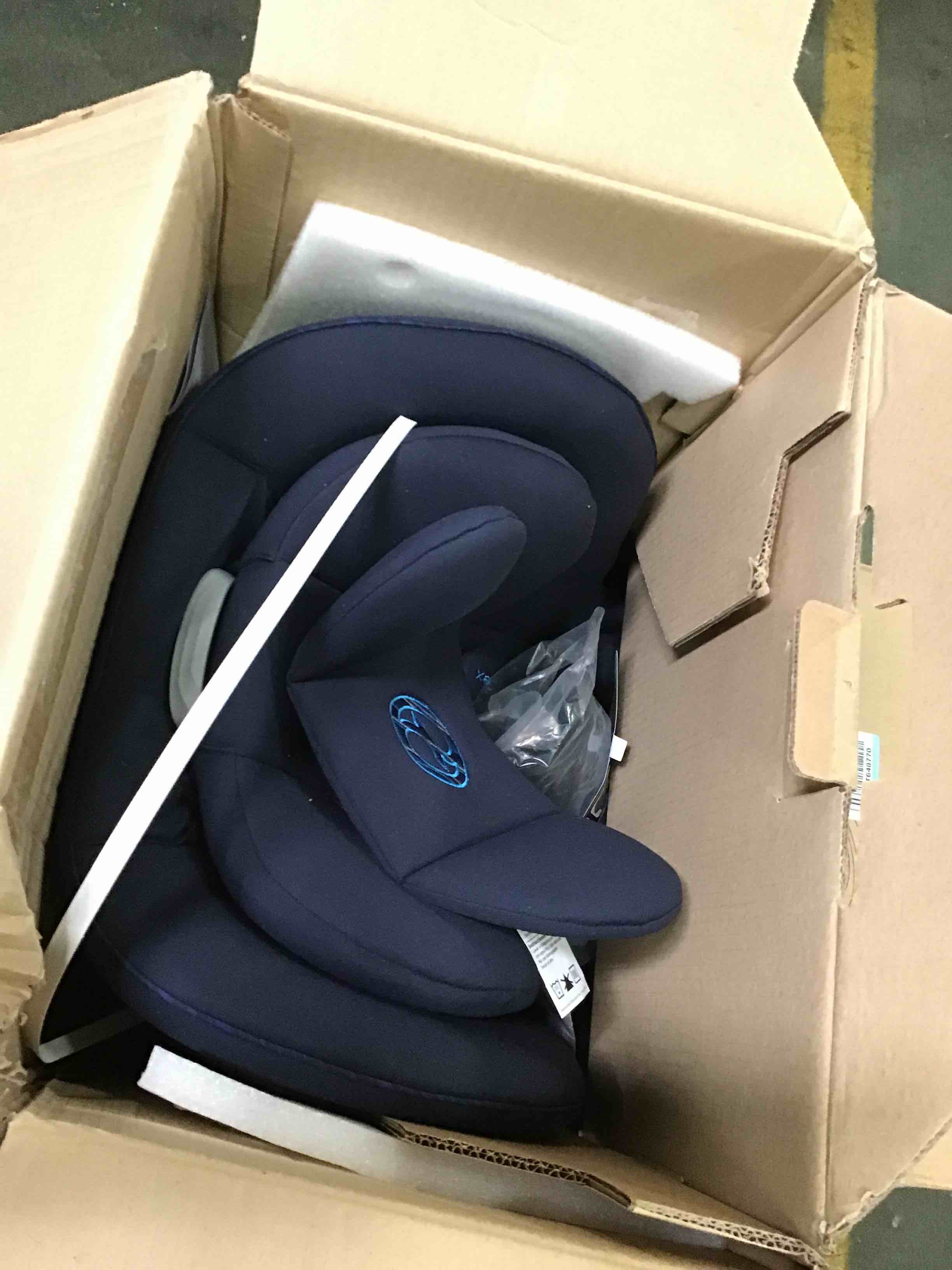 https://s3.amazonaws.com/lotting-images-prod/bidfta/BLU5460330_1698864478165.jpeg