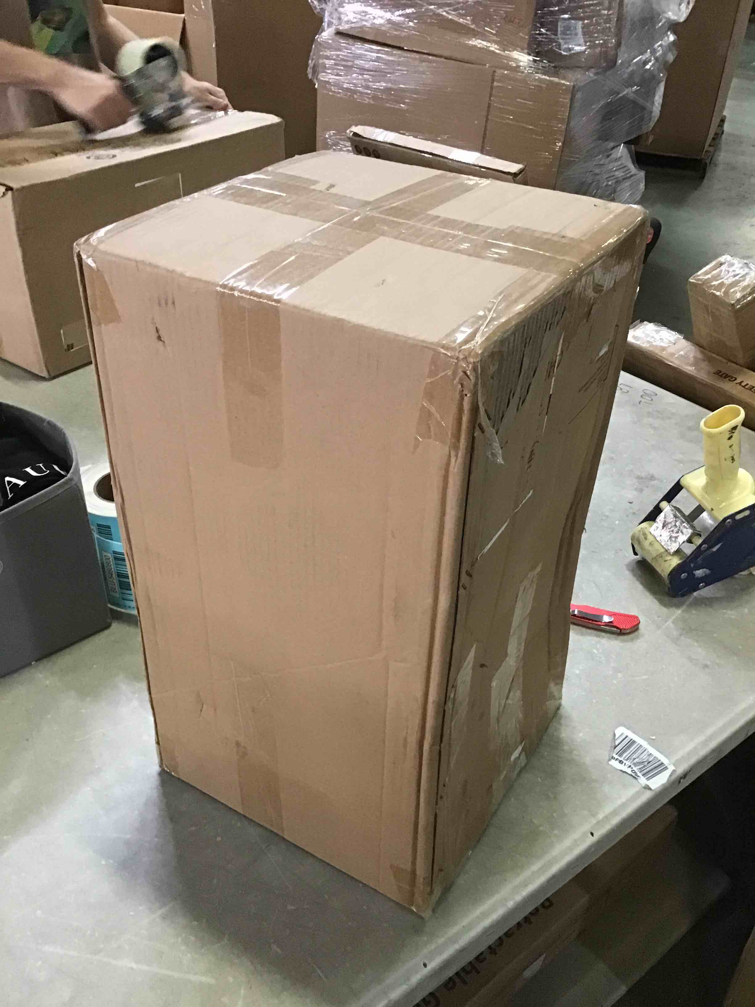 https://s3.amazonaws.com/lotting-images-prod/bidfta/BLU5460797_1698428940653.jpeg