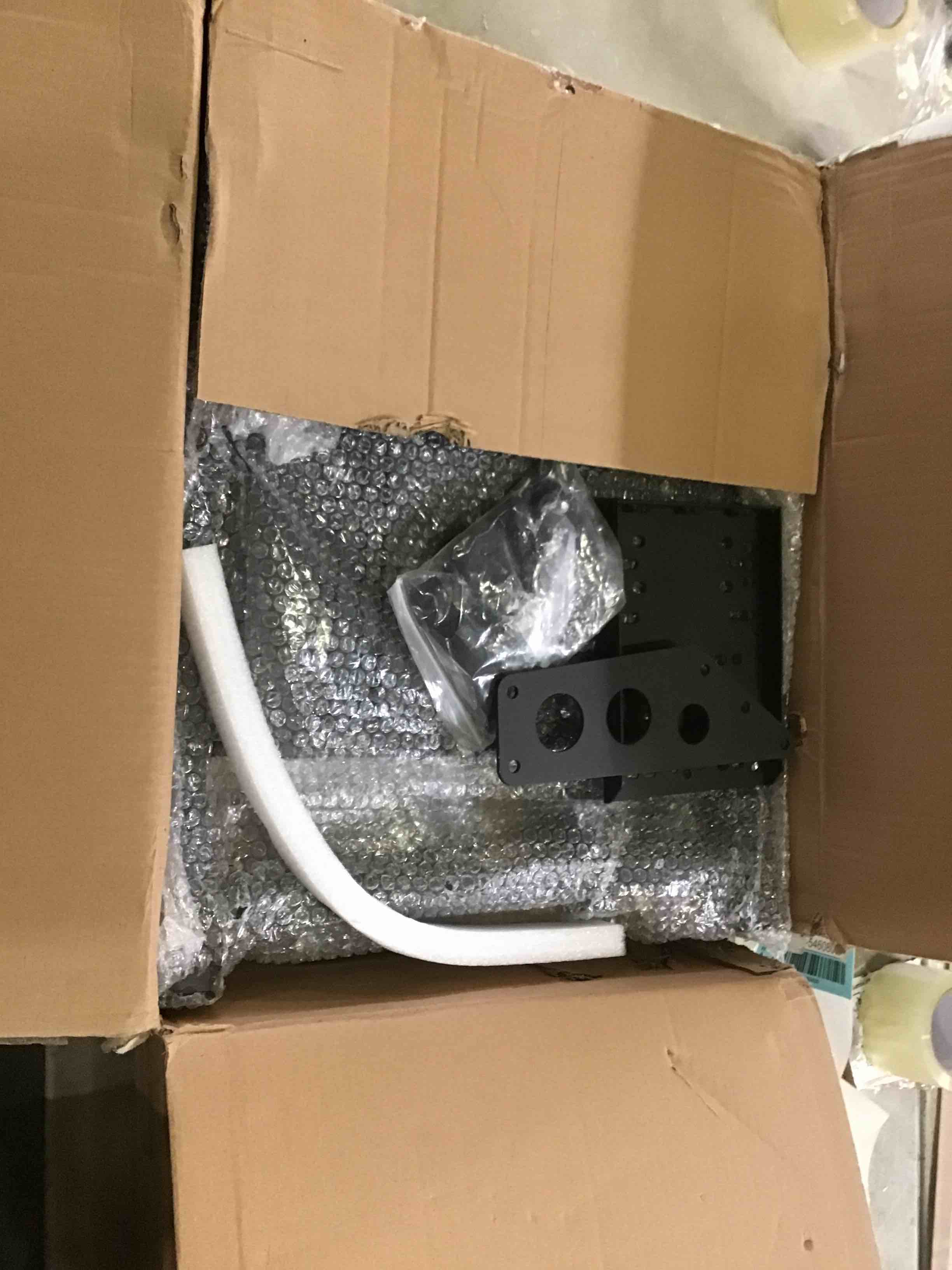 https://s3.amazonaws.com/lotting-images-prod/bidfta/BLU5460800_1698429380467.jpeg