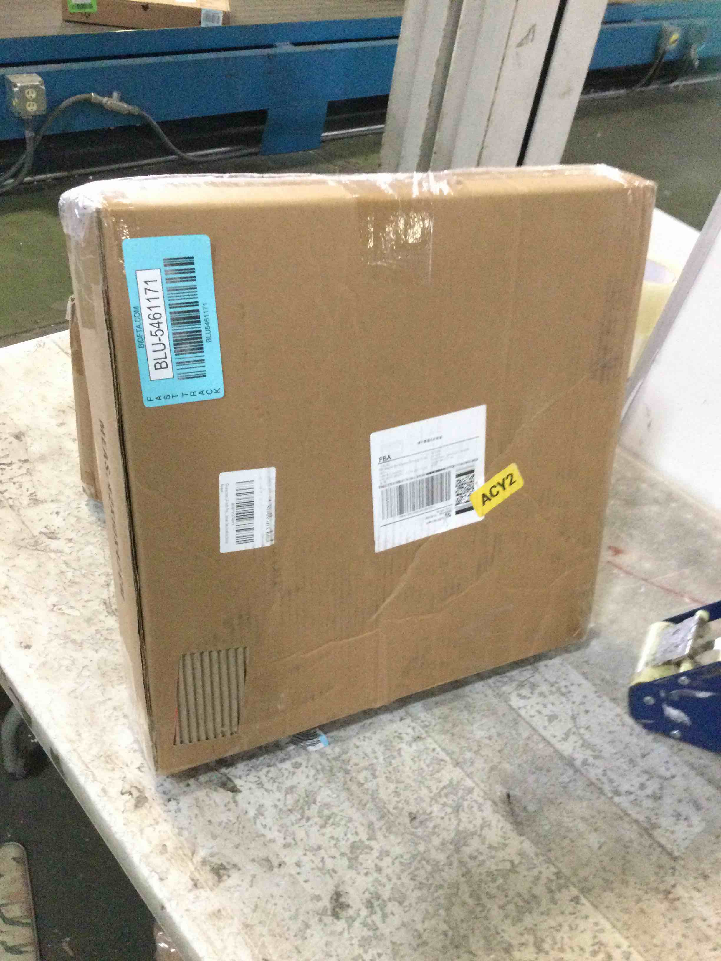 https://s3.amazonaws.com/lotting-images-prod/bidfta/BLU5461171_1698778184843.jpeg