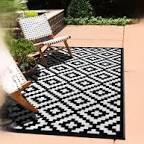 Green Decore Lightweight Outdoor Reversible Plastic Rug Nirvana, Black/White