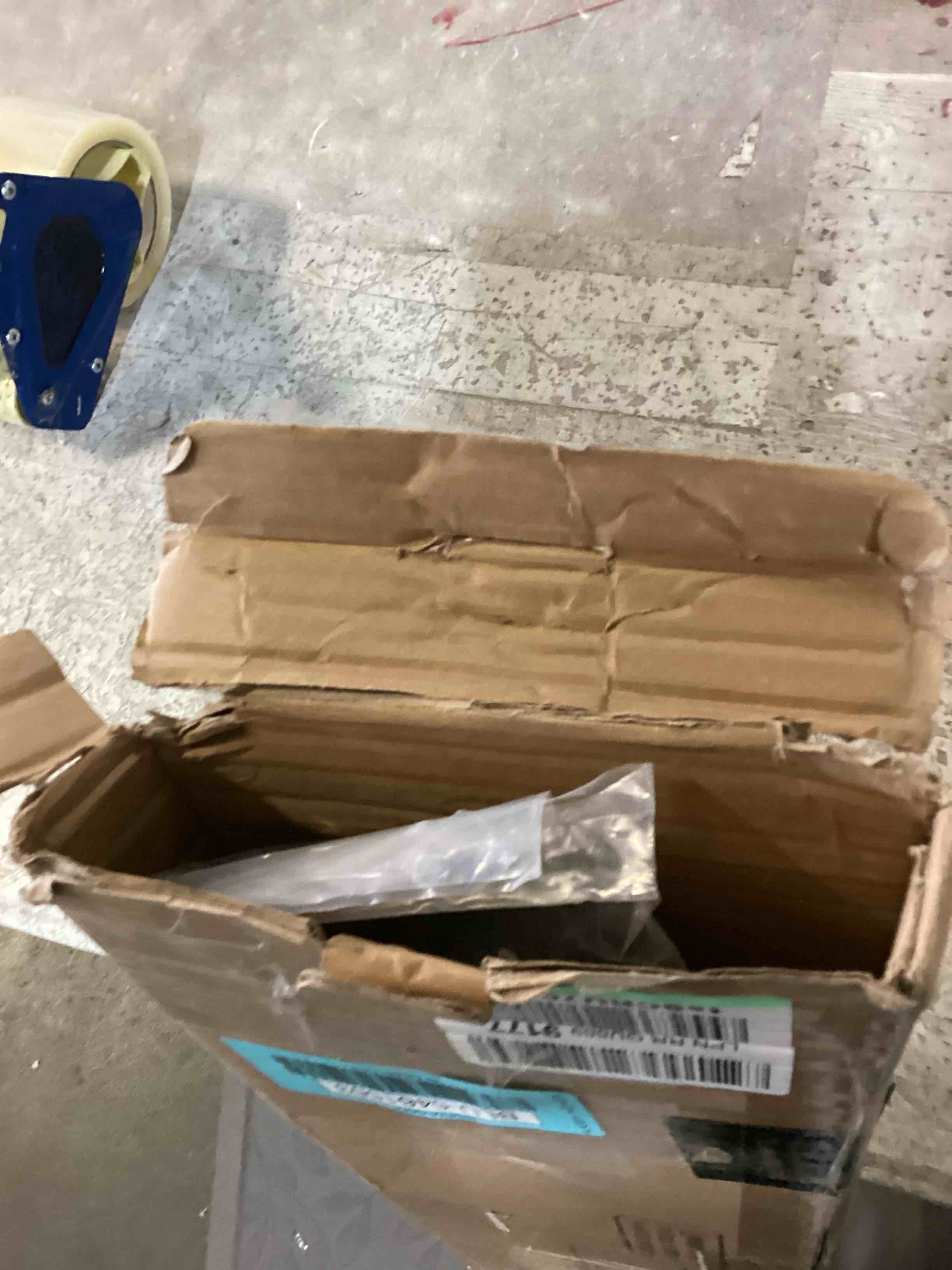 https://s3.amazonaws.com/lotting-images-prod/bidfta/BLU5461553_1699018285242.jpeg